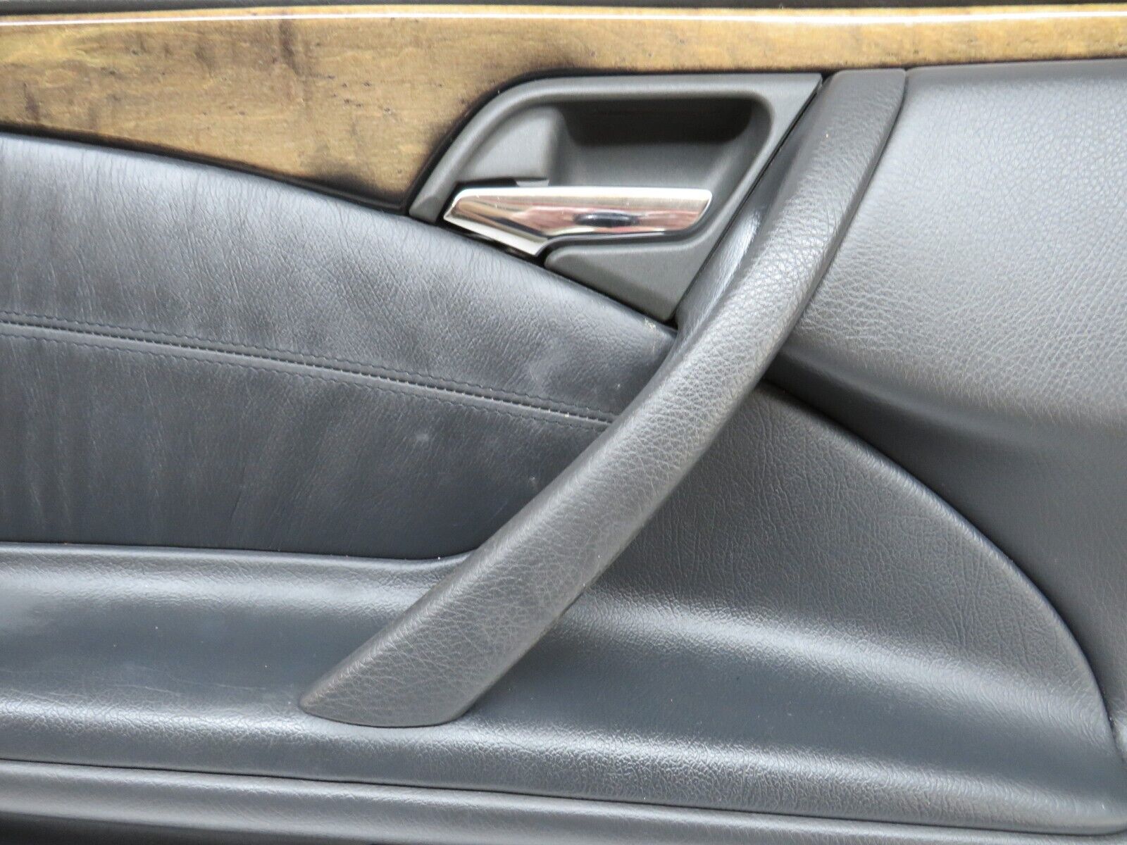 34731 Mercedes-Benz W210 320E Front Left Door Card 2107201551