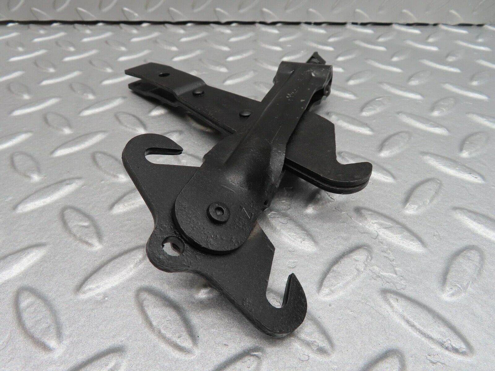 15978 Mercedes-Benz W123 280E Handbrake Regulator