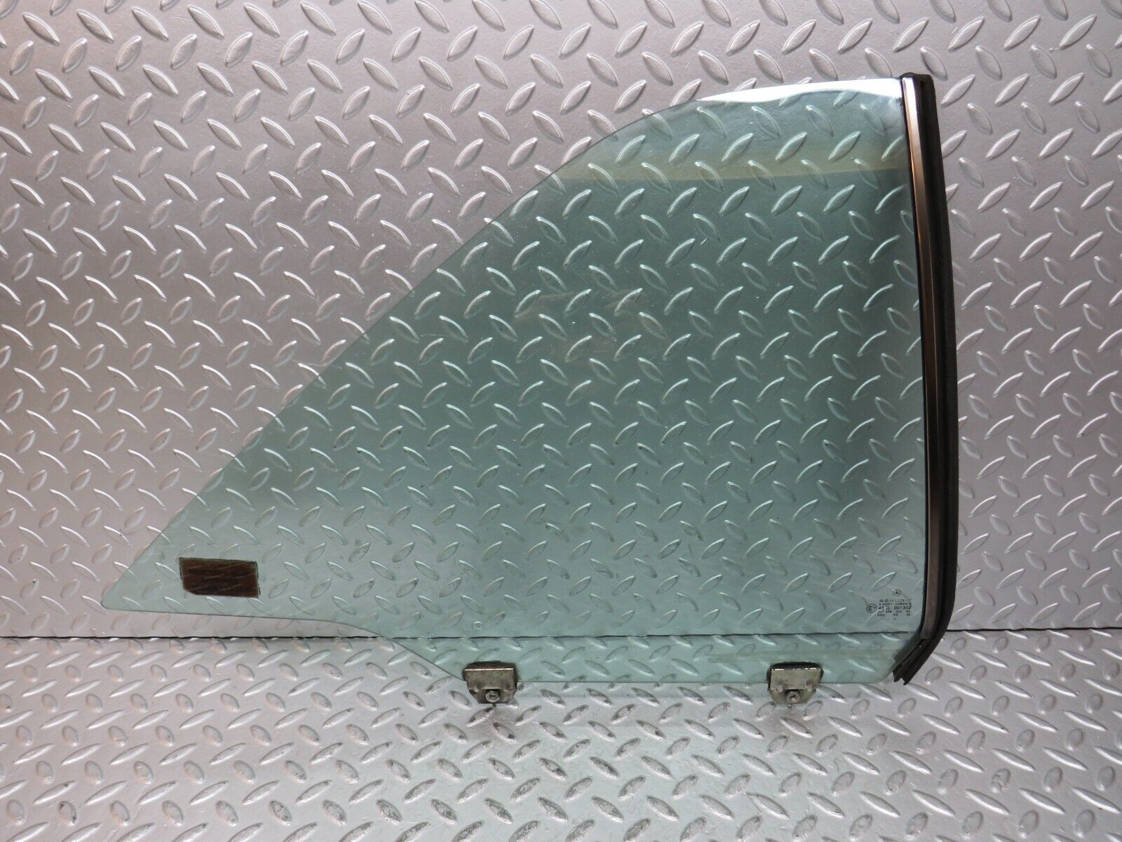 28942 Mercedes-Benz C124 320CE Coupe Rear Right Window Glass