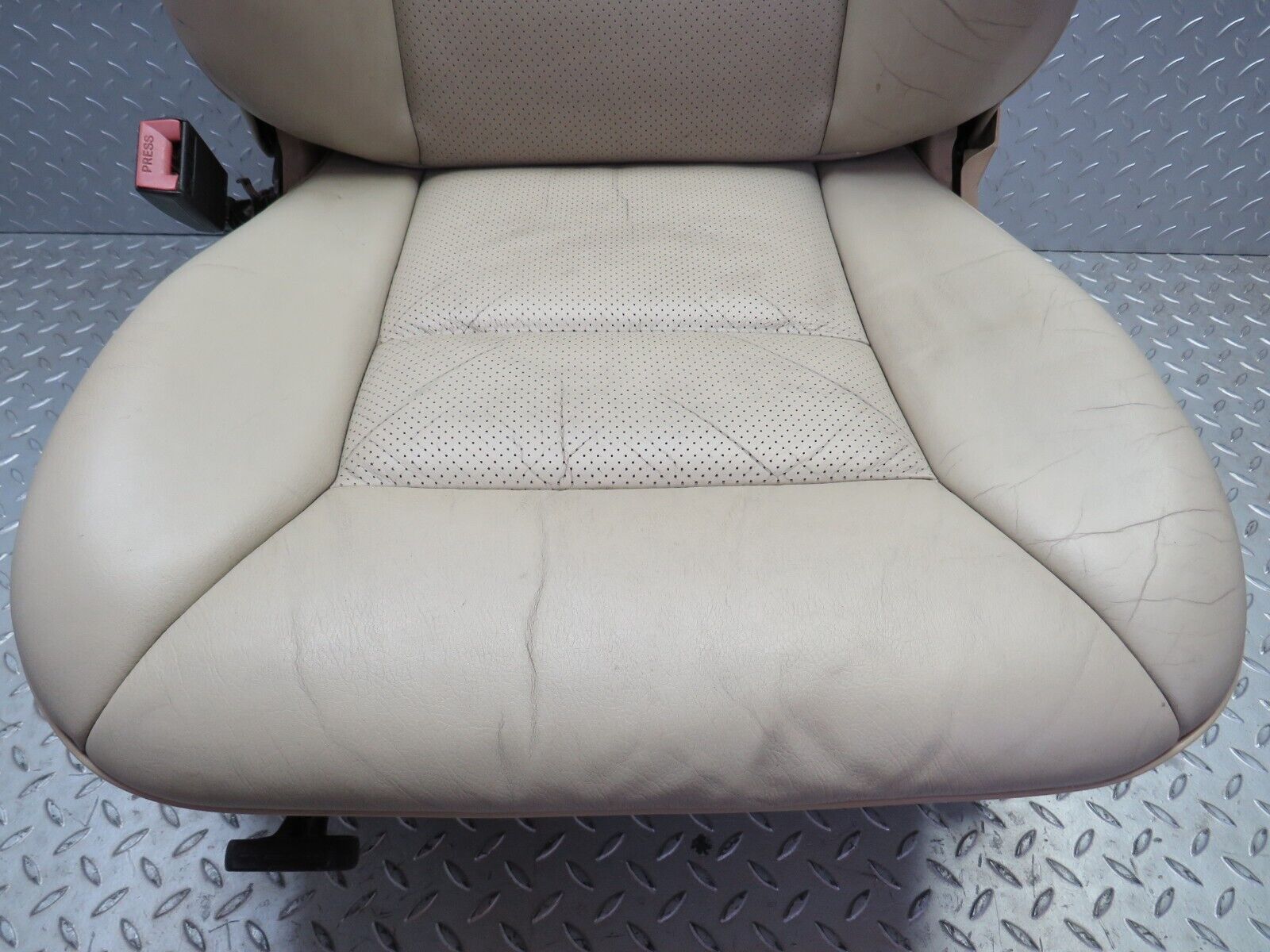 26617 Mercedes-Benz C124 220CE Coupe Front Left Seat Leather Beige