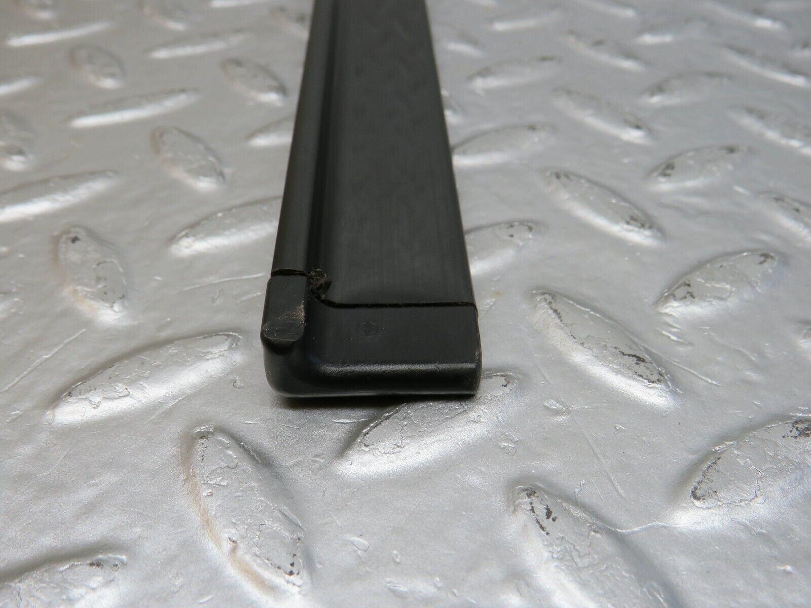 33891 Mercedes-Benz C123 230CE Coupe Front Right Seat Belt Runner 1239192620