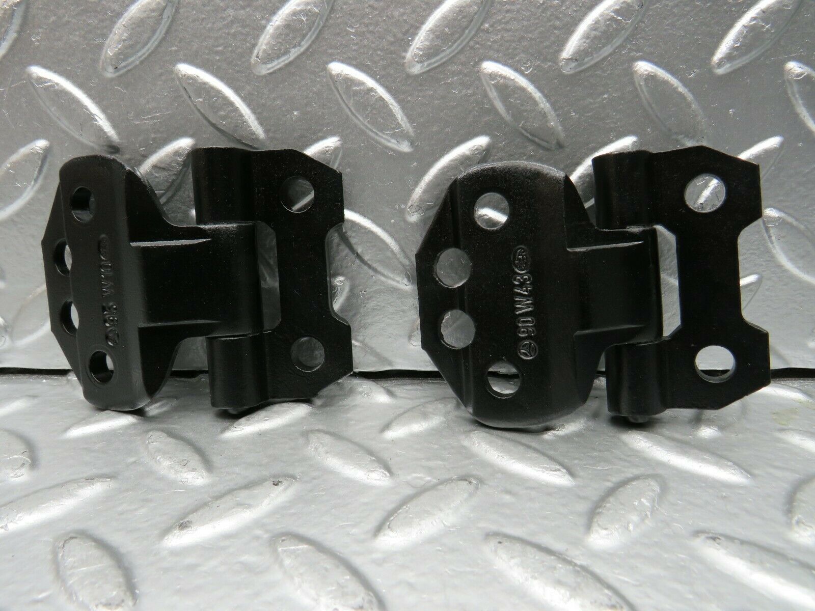 22566 Mercedes-Benz C124 E220 Coupe Door Hinge Left Pair