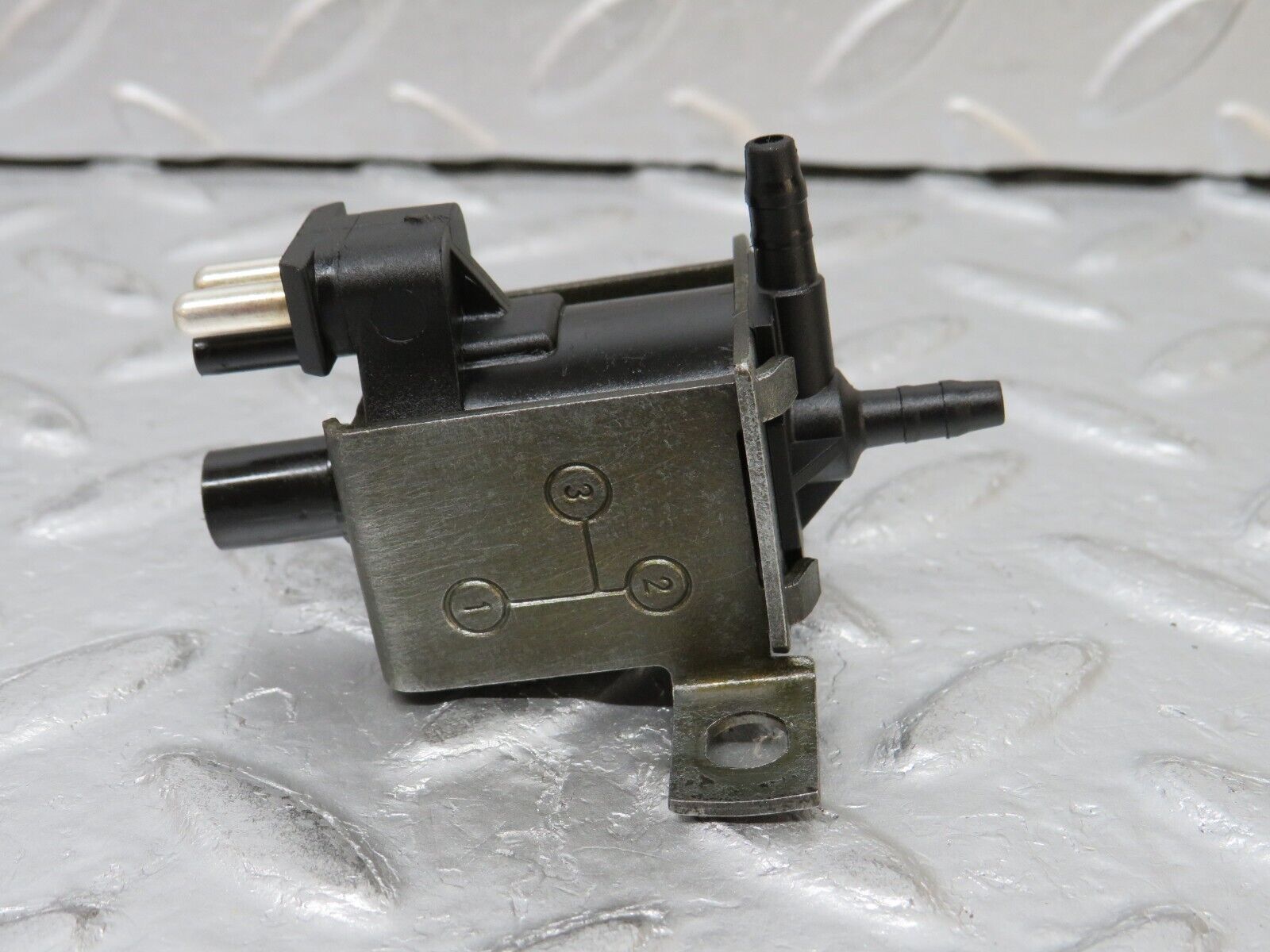 0582 Mercedes-Benz W123 230E Pierburg Vacuum Control Valve 0035450832