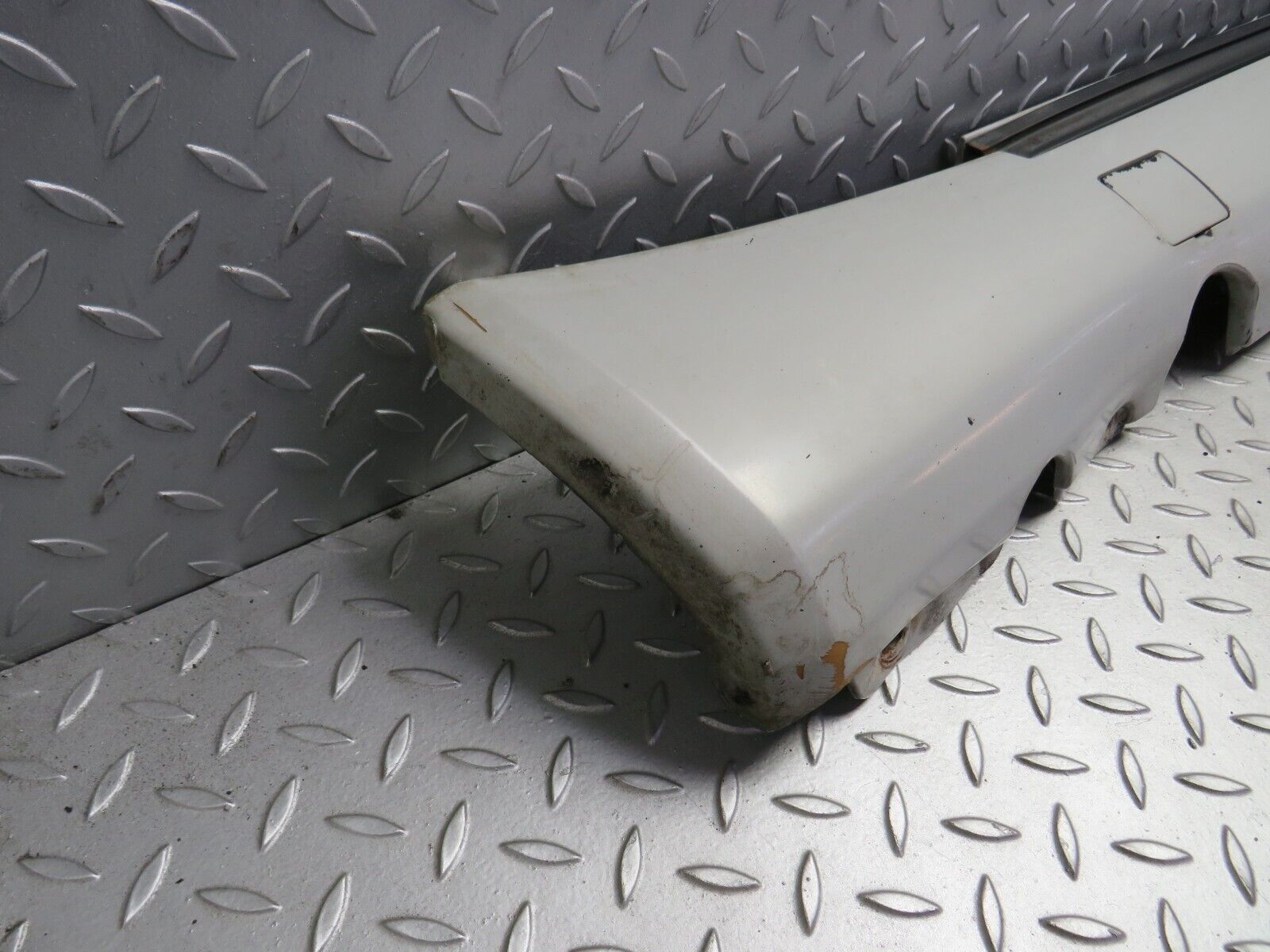 30252 Mercedes-Benz W124 230E Side Skirt Left Side 1246902340