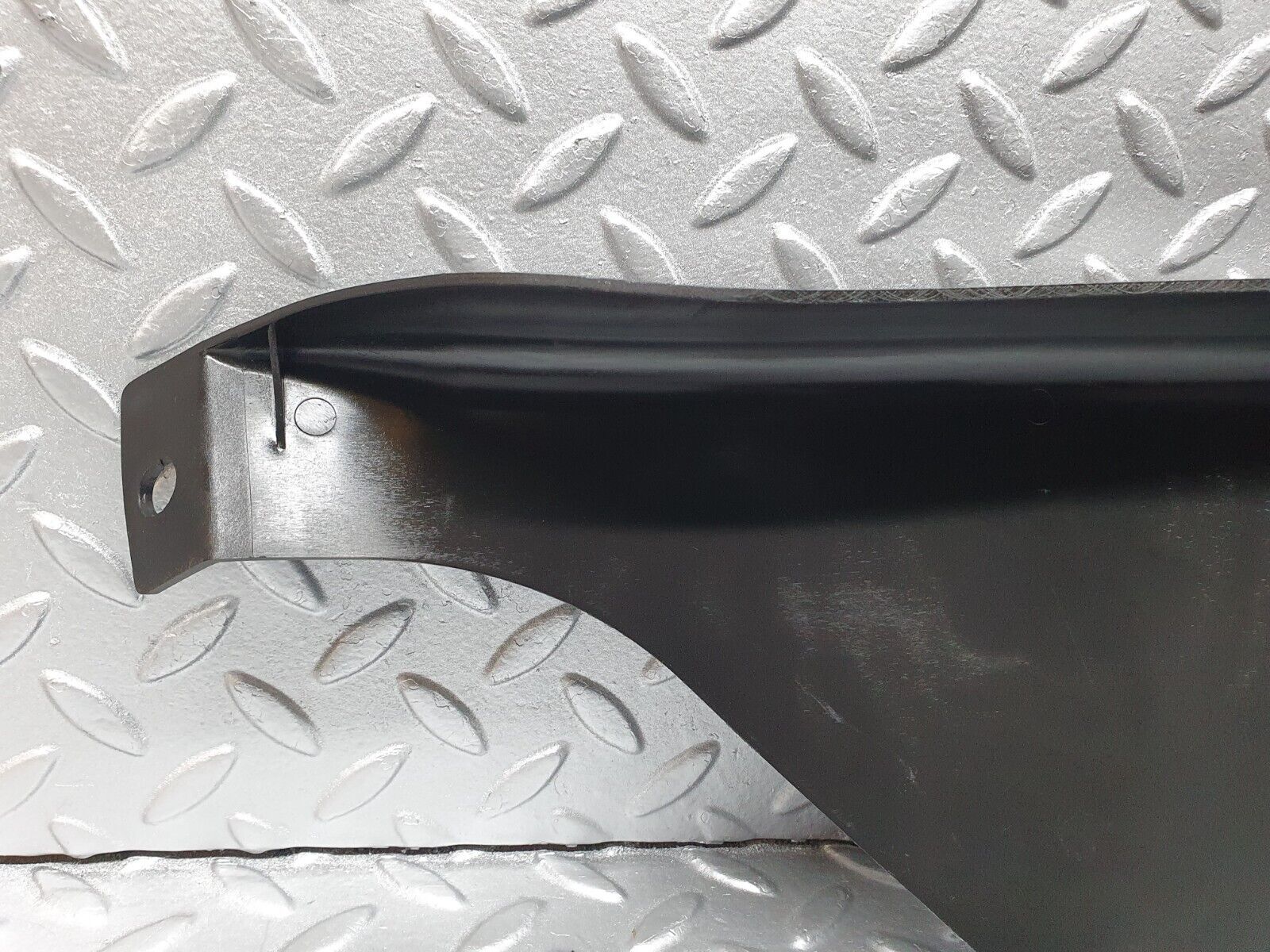 40951 Mercedes-Benz W126 300SE Vacuum Pump Housing Cover 1268050914