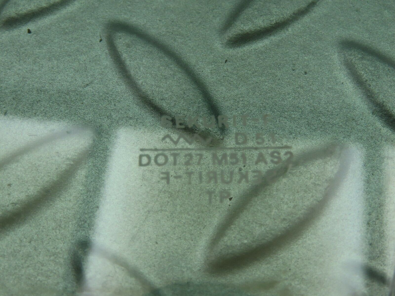 6924 Mercedes-Benz C107 350SLC Coupe Rear Left Quarter Window Glass