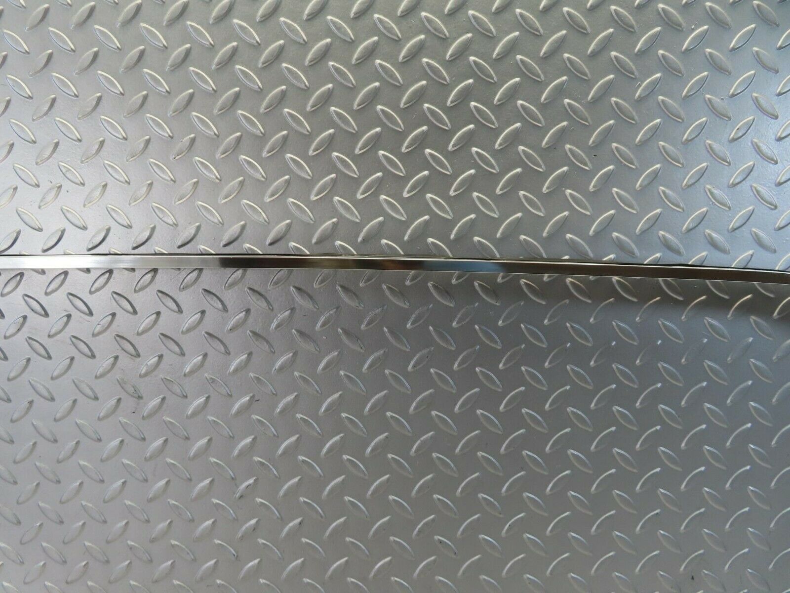 11586 Mercedes-Benz C123 230CE Coupe Chrome Roof Trim Cladding Left Side