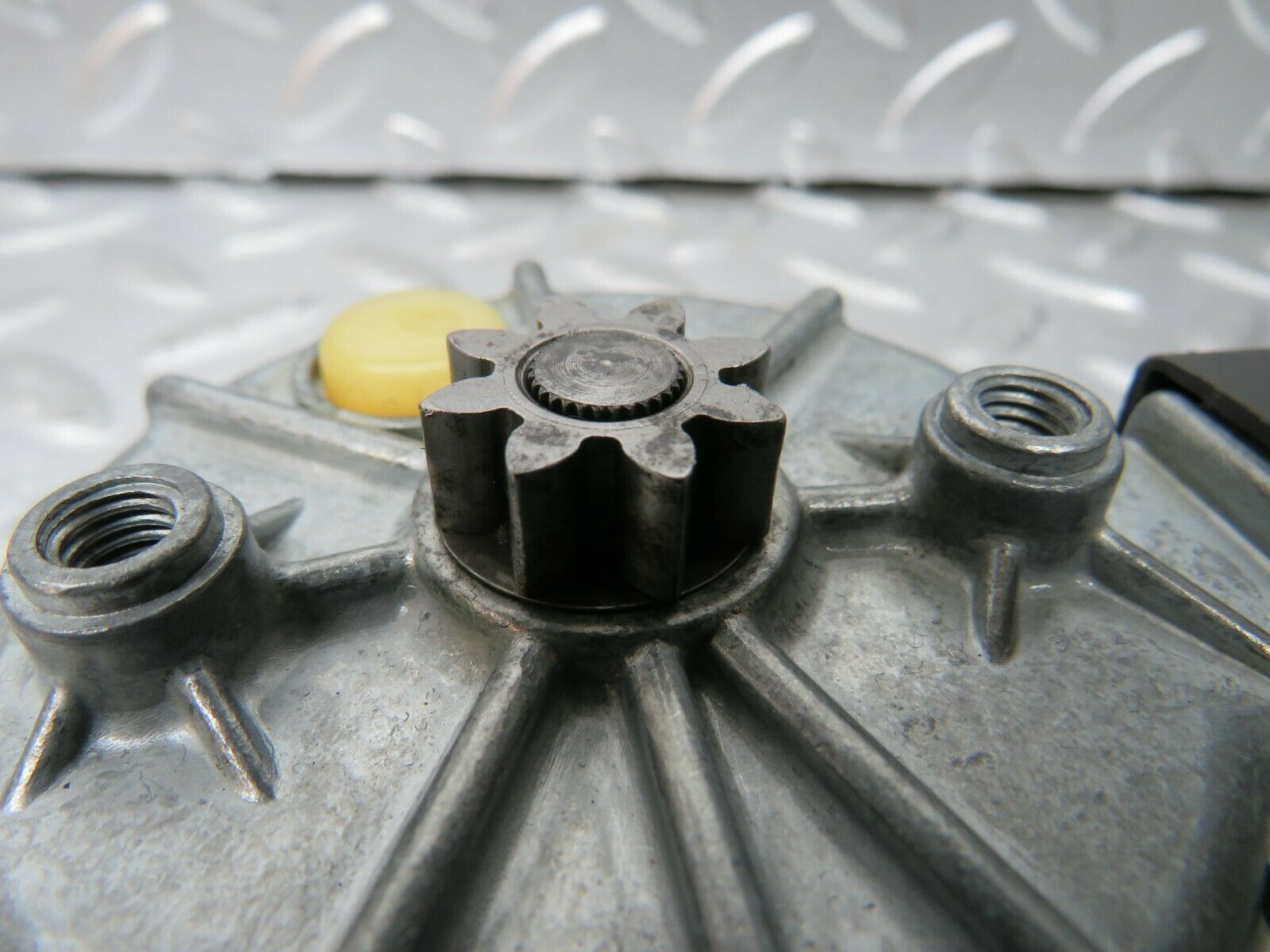 23207 Mercedes-Benz W116 350SE Window Regulator Motor Rear Right 0130820062