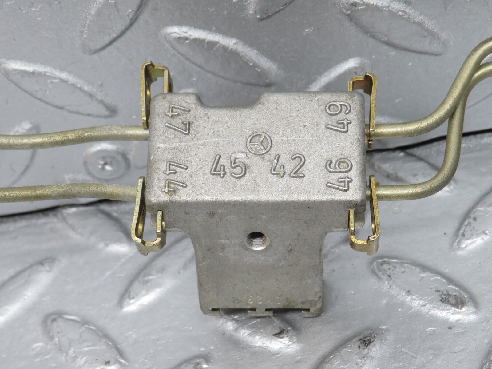 38483 Mercedes-Benz R129 280SL Coupe Soft Top Hydraulic Pipe Distributor 1298000022