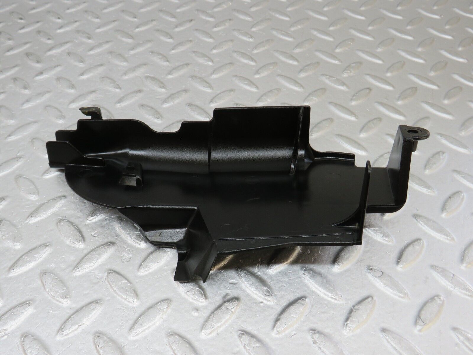 36035 Mercedes-Benz W126 420SE Front Left Door Lock Inner Cover 1267230308