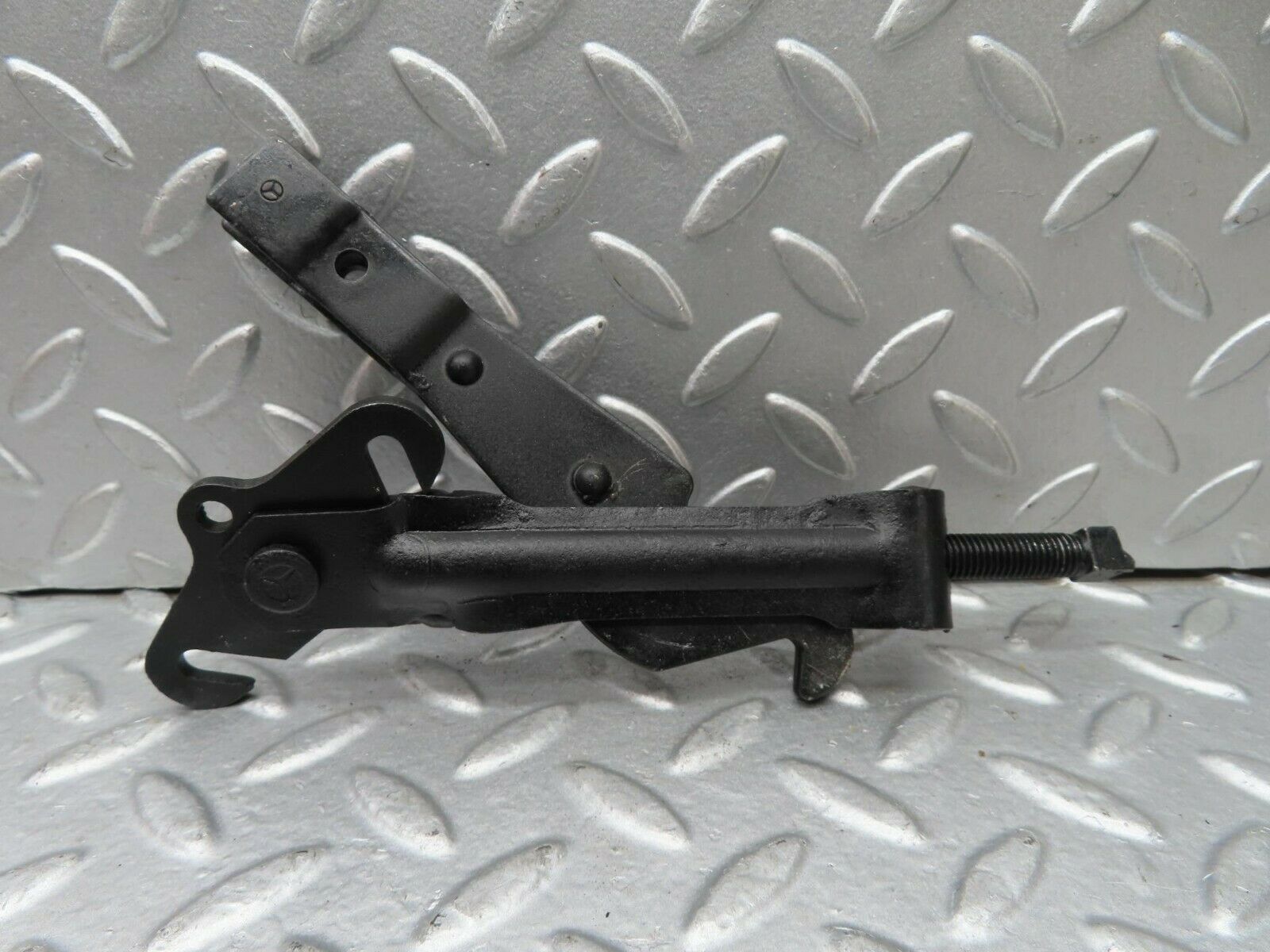 15256 Mercedes-Benz W123 230E Handbrake Regulator