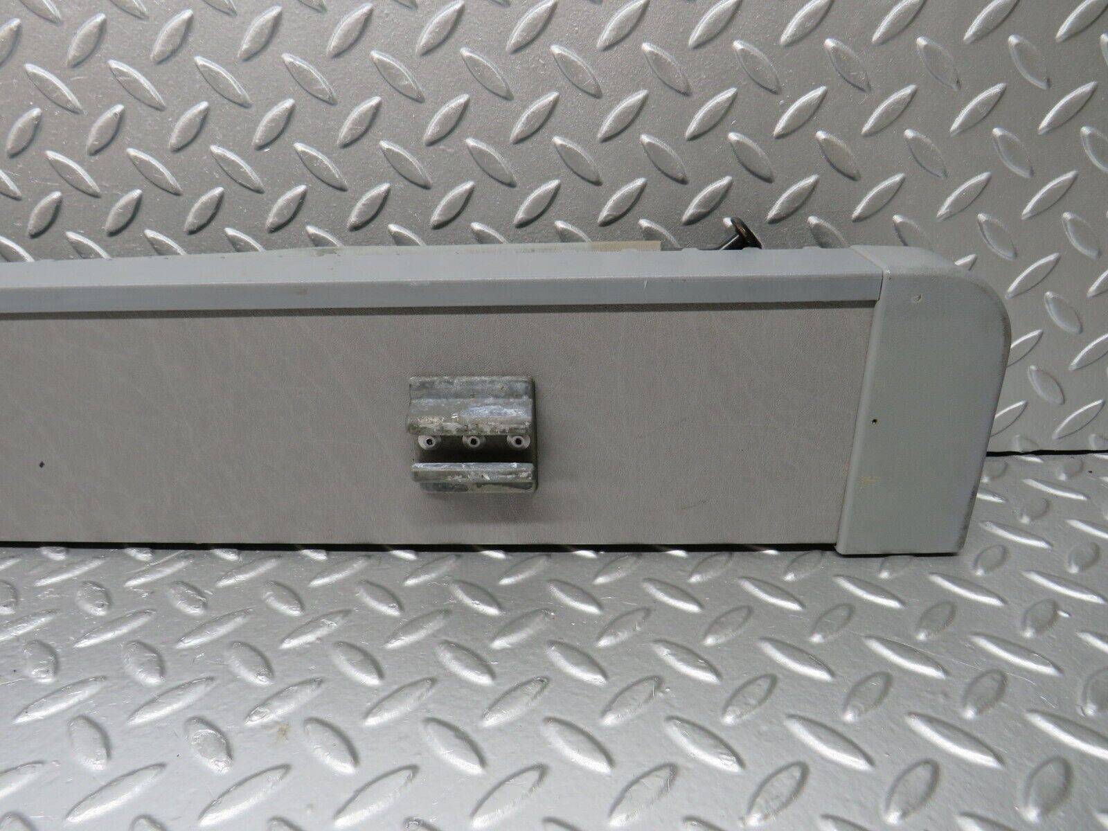 31499 Mercedes-Benz S124 220TE Wagon Trunk Roll Compartment Cover