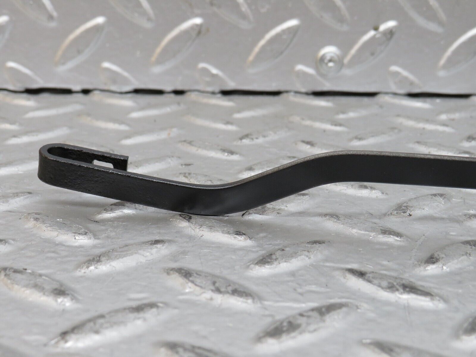 28381 Mercedes-Benz S123 240D Wagon Left Wiper Arm Bosch 3399990553