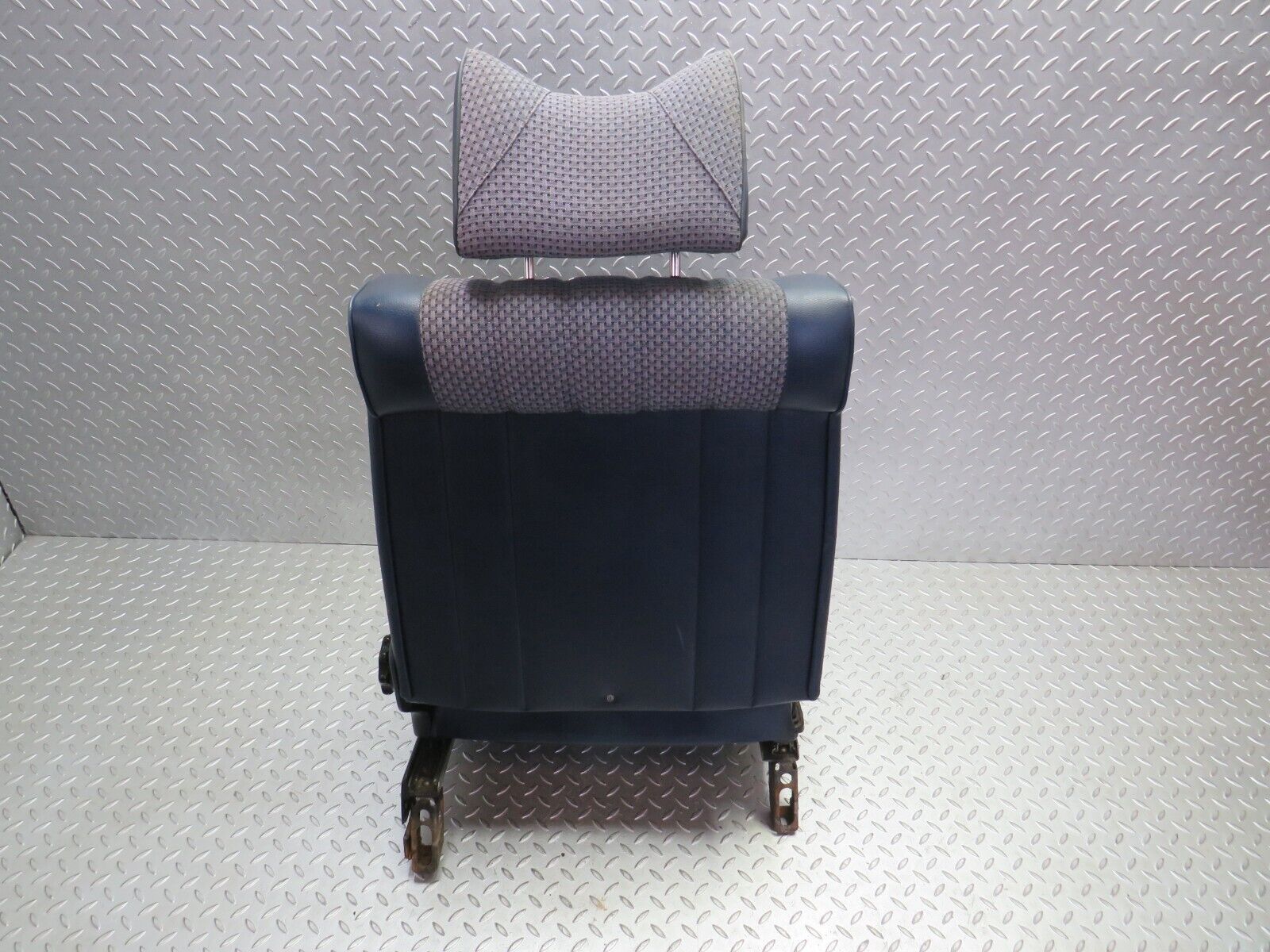 31147 Mercedes-Benz W123 200D Front Left Passenger Seat Blue