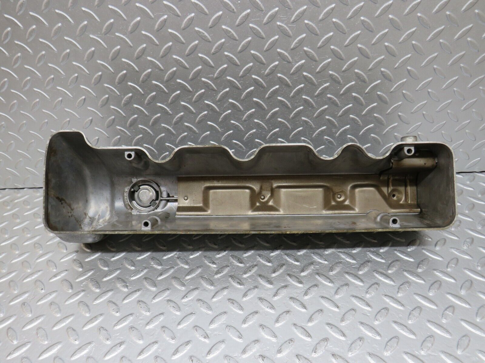 34536 Mercedes-Benz C126 380SEC Cylinder Head Valve Cover Right 1170160105