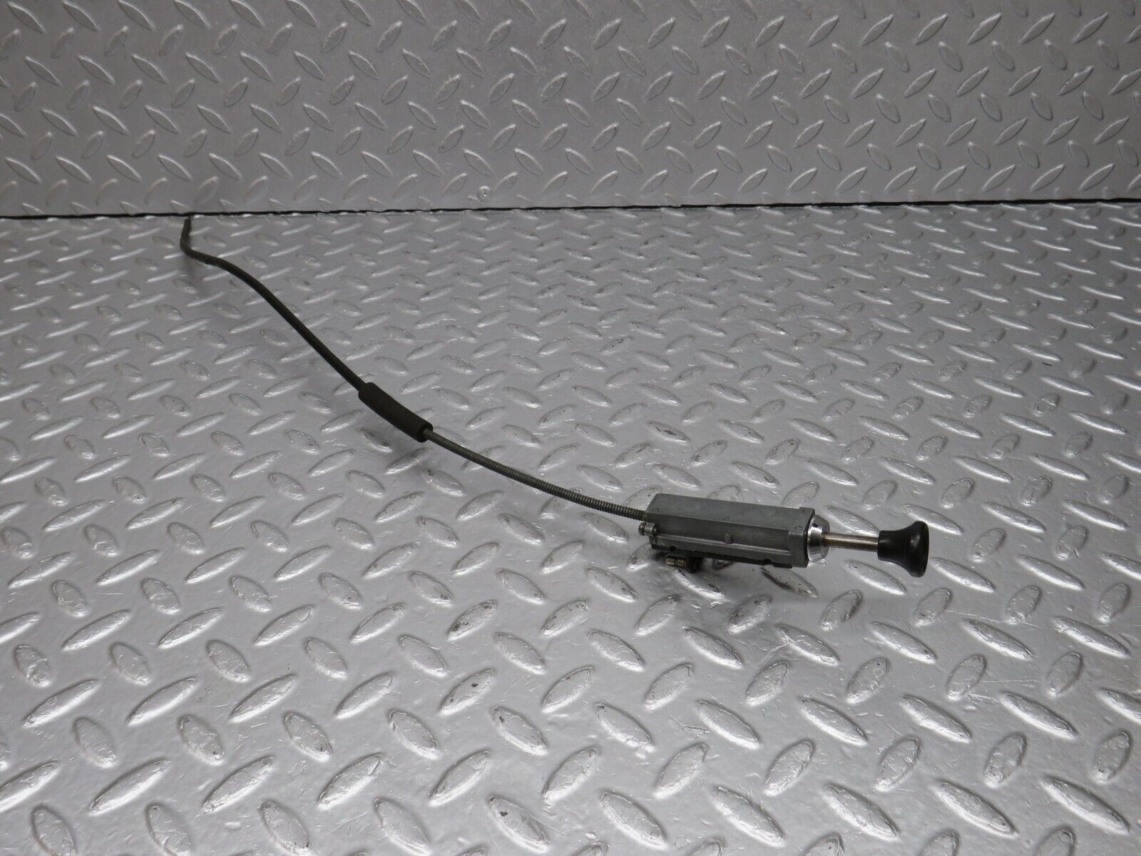 40453 Mercedes-Benz W110 230 Carburettor Choke Cable Pull Switch