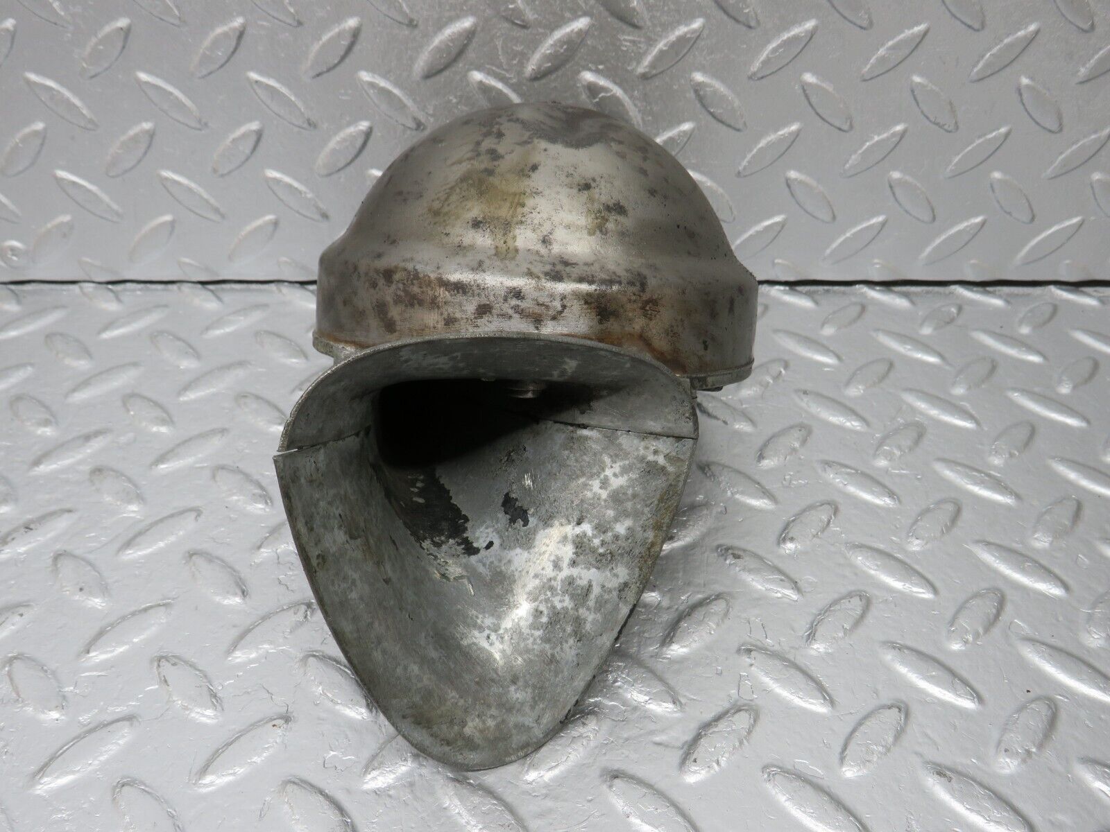 40363 Mercedes-Benz W110 230 Horn Lucas