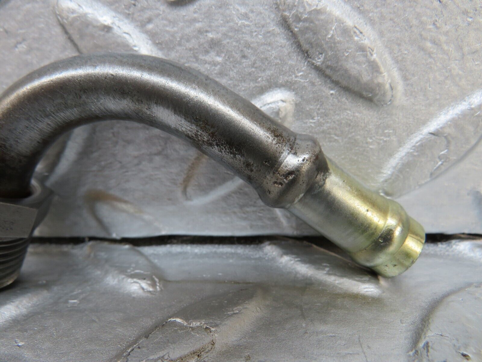 37147 Mercedes-Benz C126 420SEC Coupe Oil Line Pipe