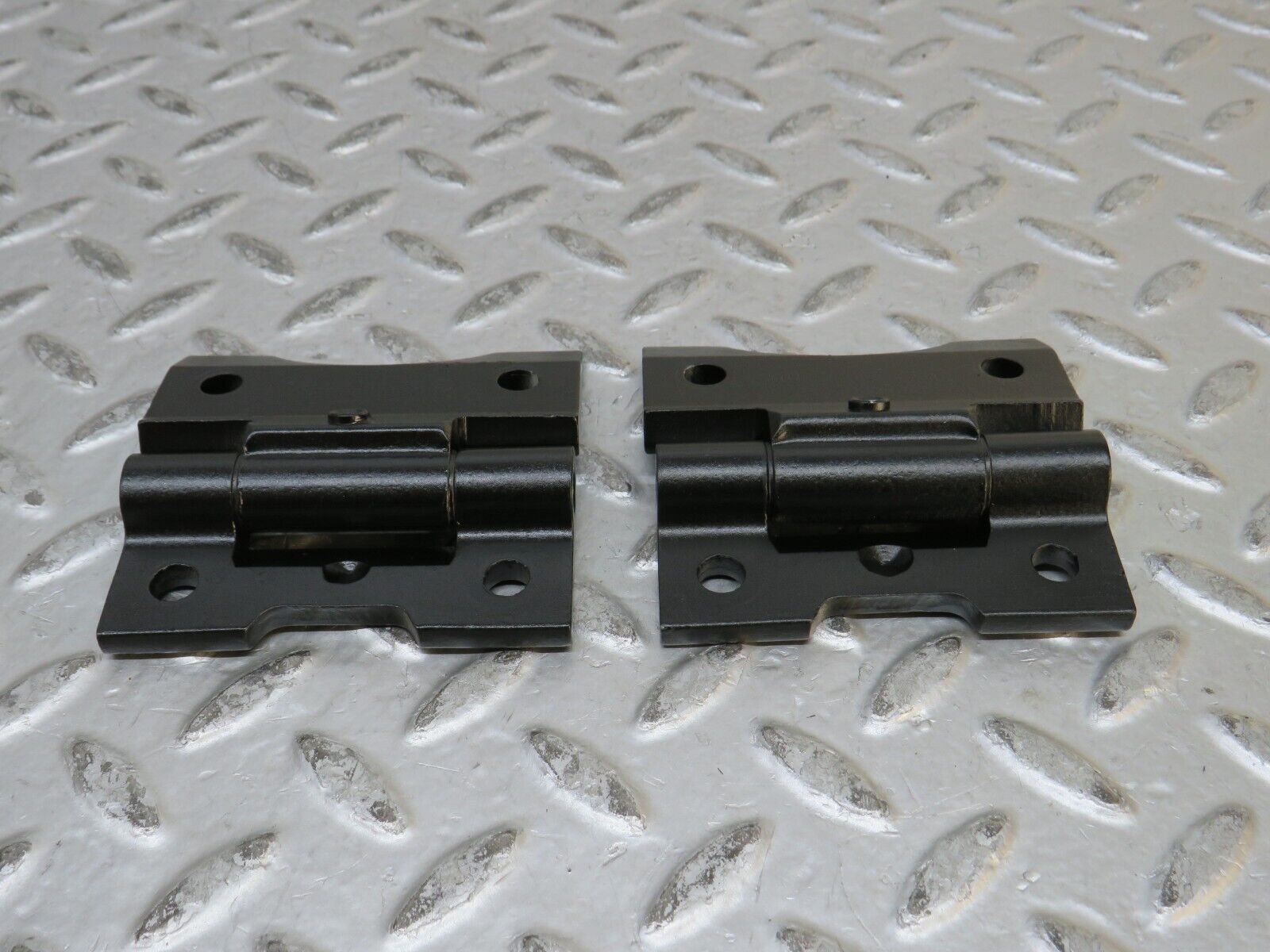 28785 Mercedes-Benz W123 230E Door Hinge Pair 1237200037