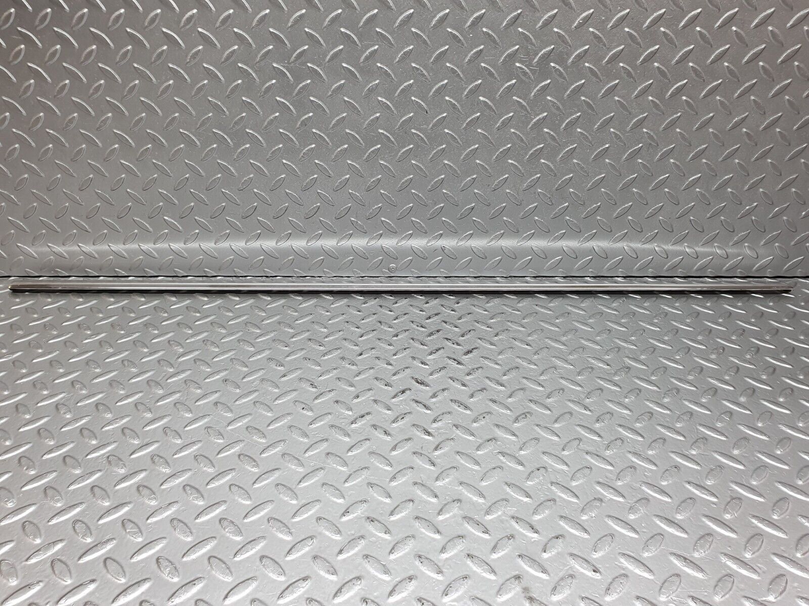 41188 Mercedes-Benz W126 300SE Rear Left Door Chrome Moulding Trim