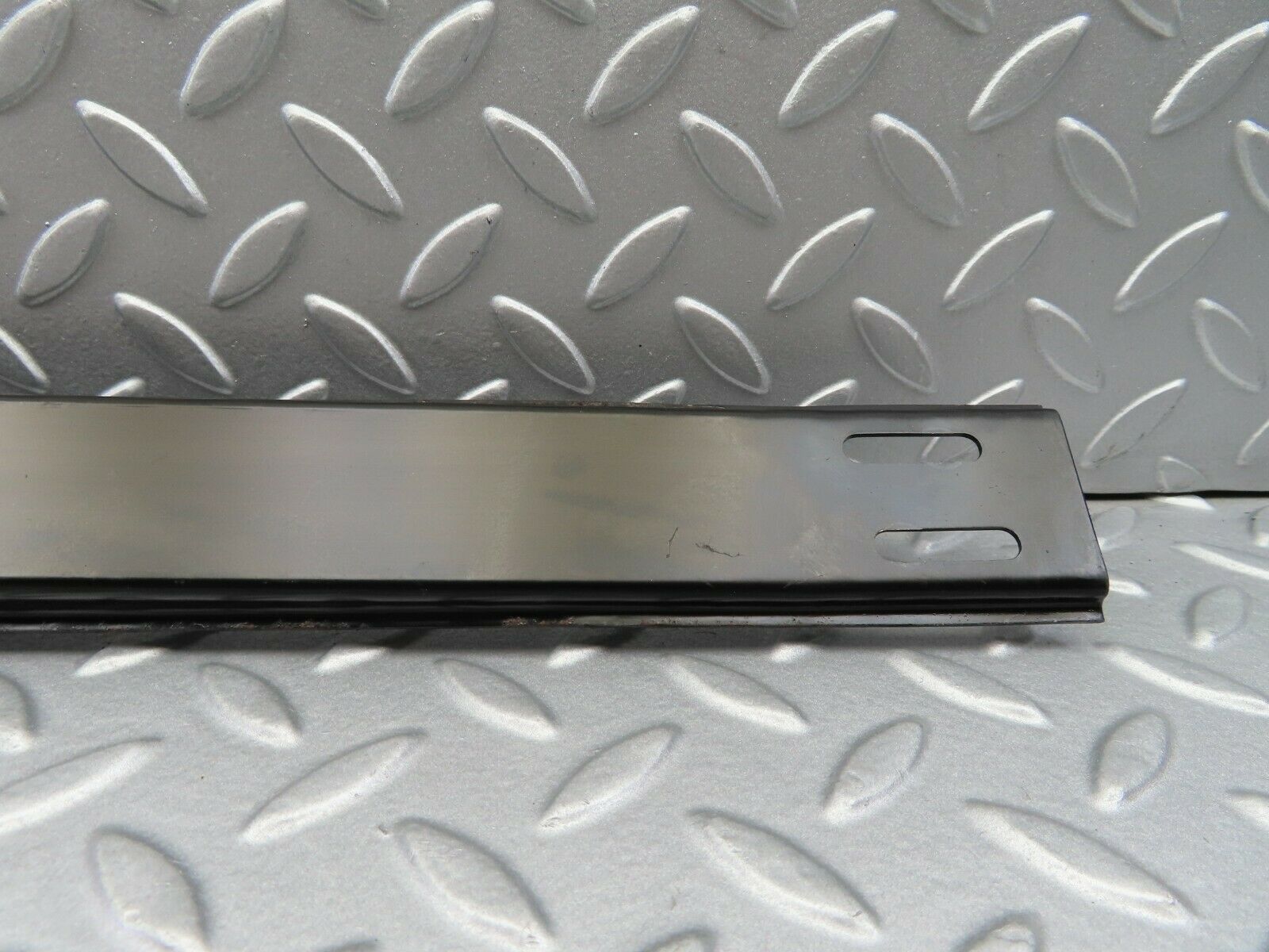 6385 Mercedes-Benz W126 380SE Sunroof Moving Plate