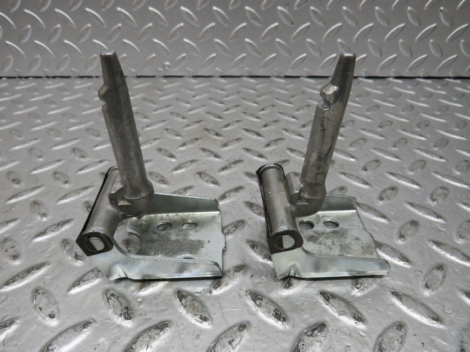 27831 Mercedes-Benz S124 300TE Wagon Rear Seat Hinge Pair