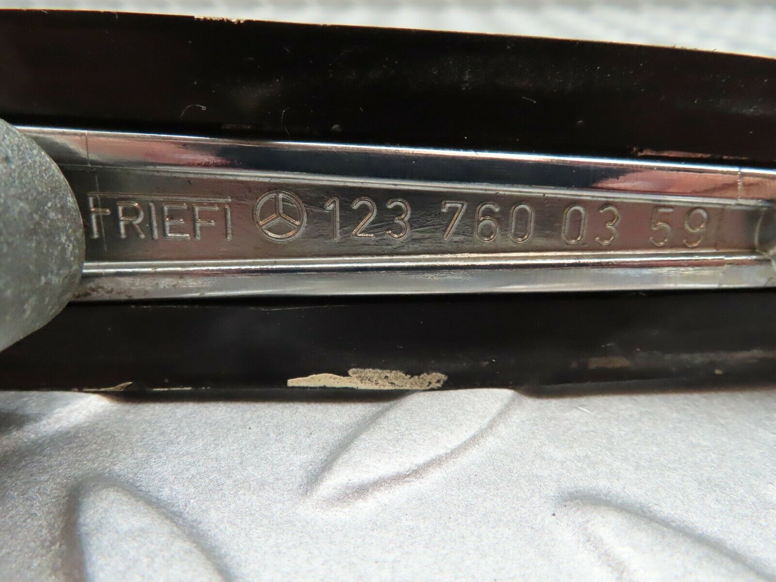 3707 Mercedes-Benz S123 200T Wagon Exterior Door Handle Rear Right 1237600359