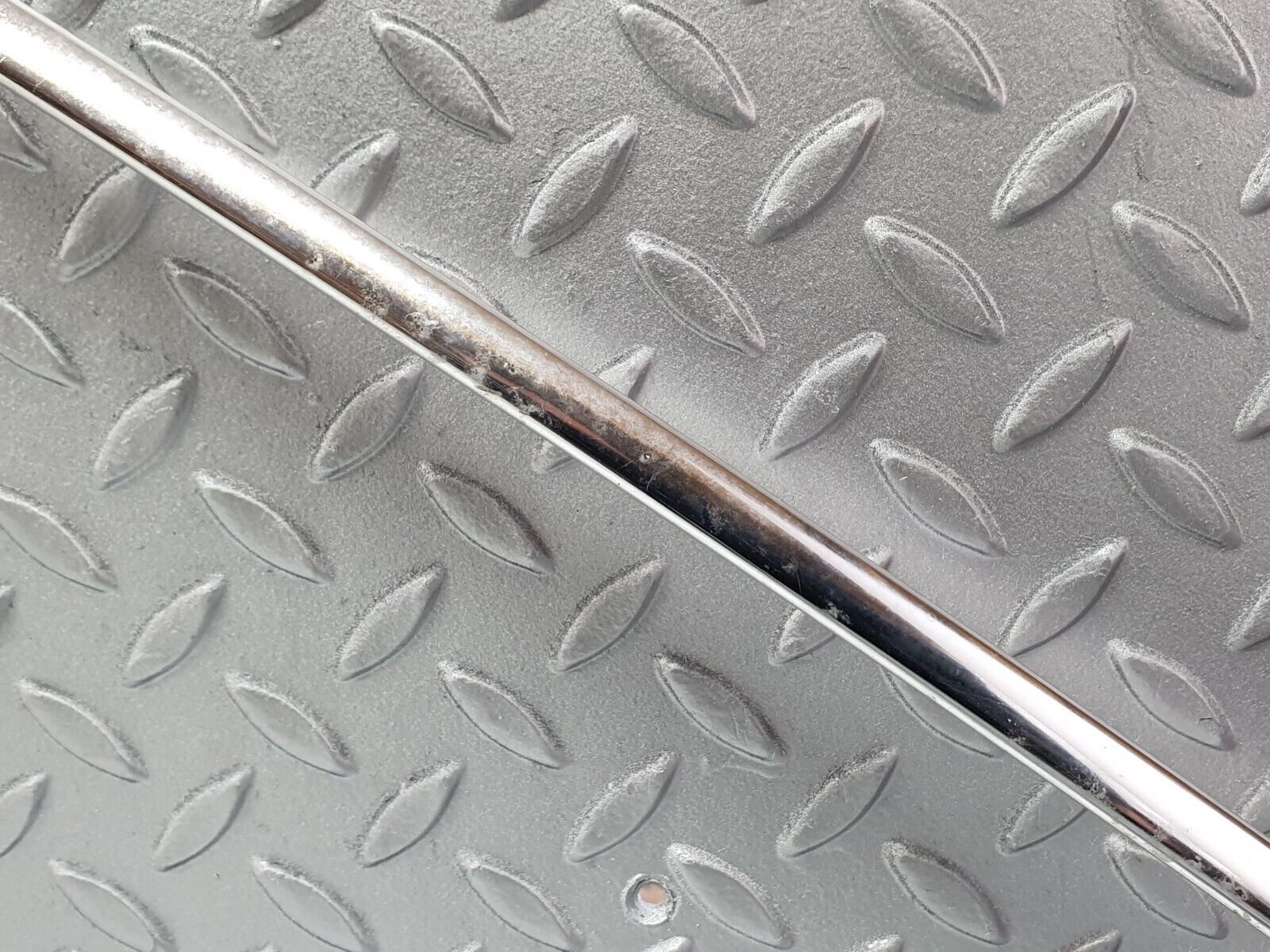 41262 Mercedes-Benz W126 300SE Roof Chrome Trim Left Side