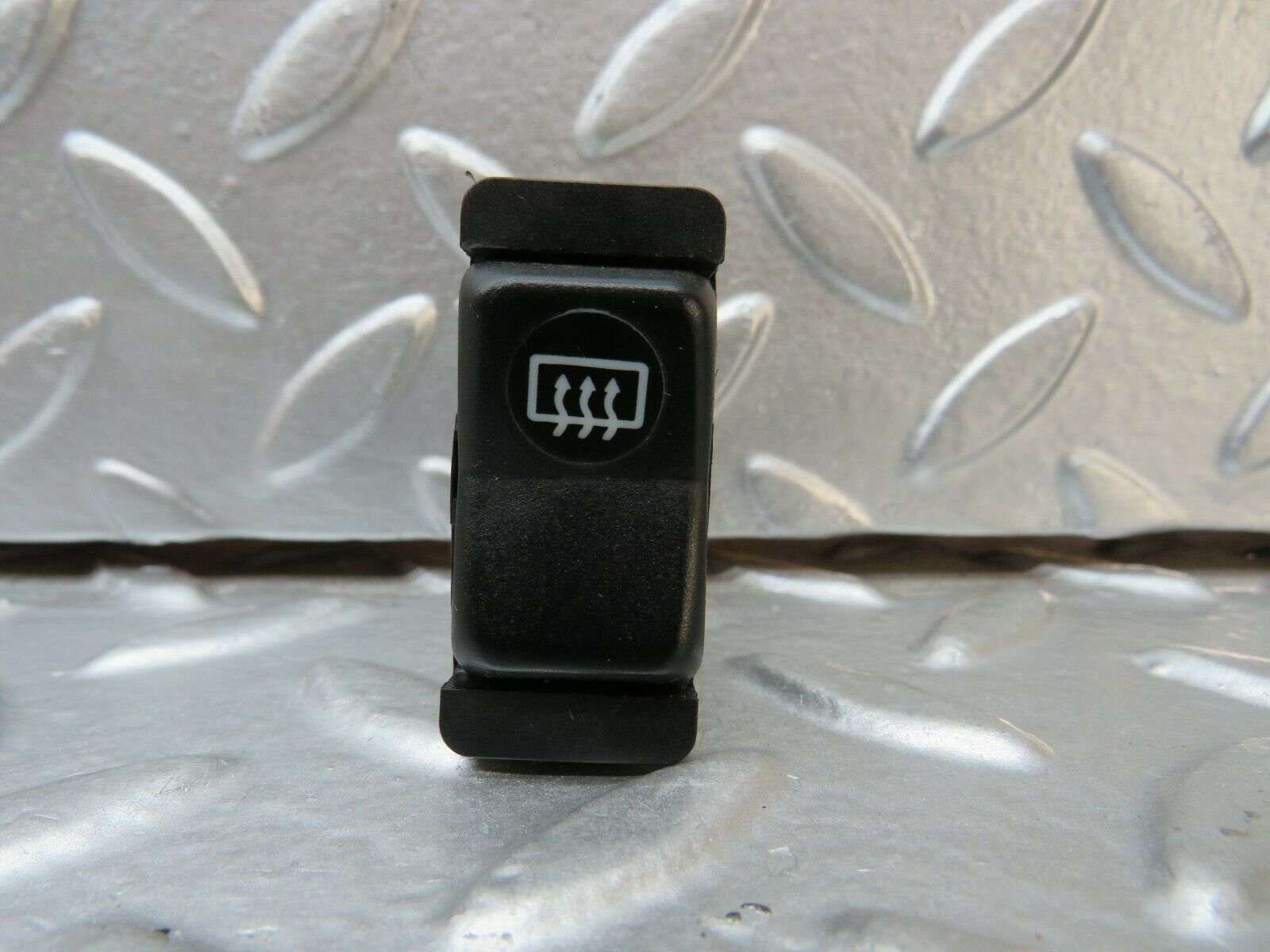 23979 Mercedes-Benz W123 280E Rear Windscreen Defroster Switch 0008206110