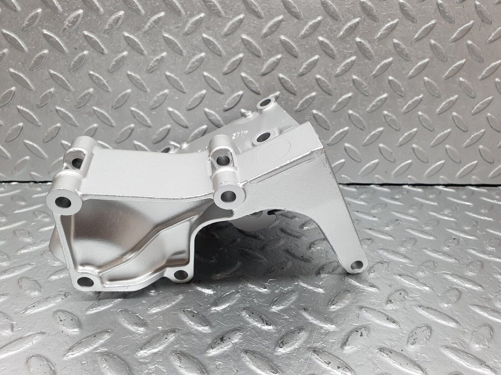 41431 Mercedes-Benz W124 200E Power Steering Pump Bracket 1022361030