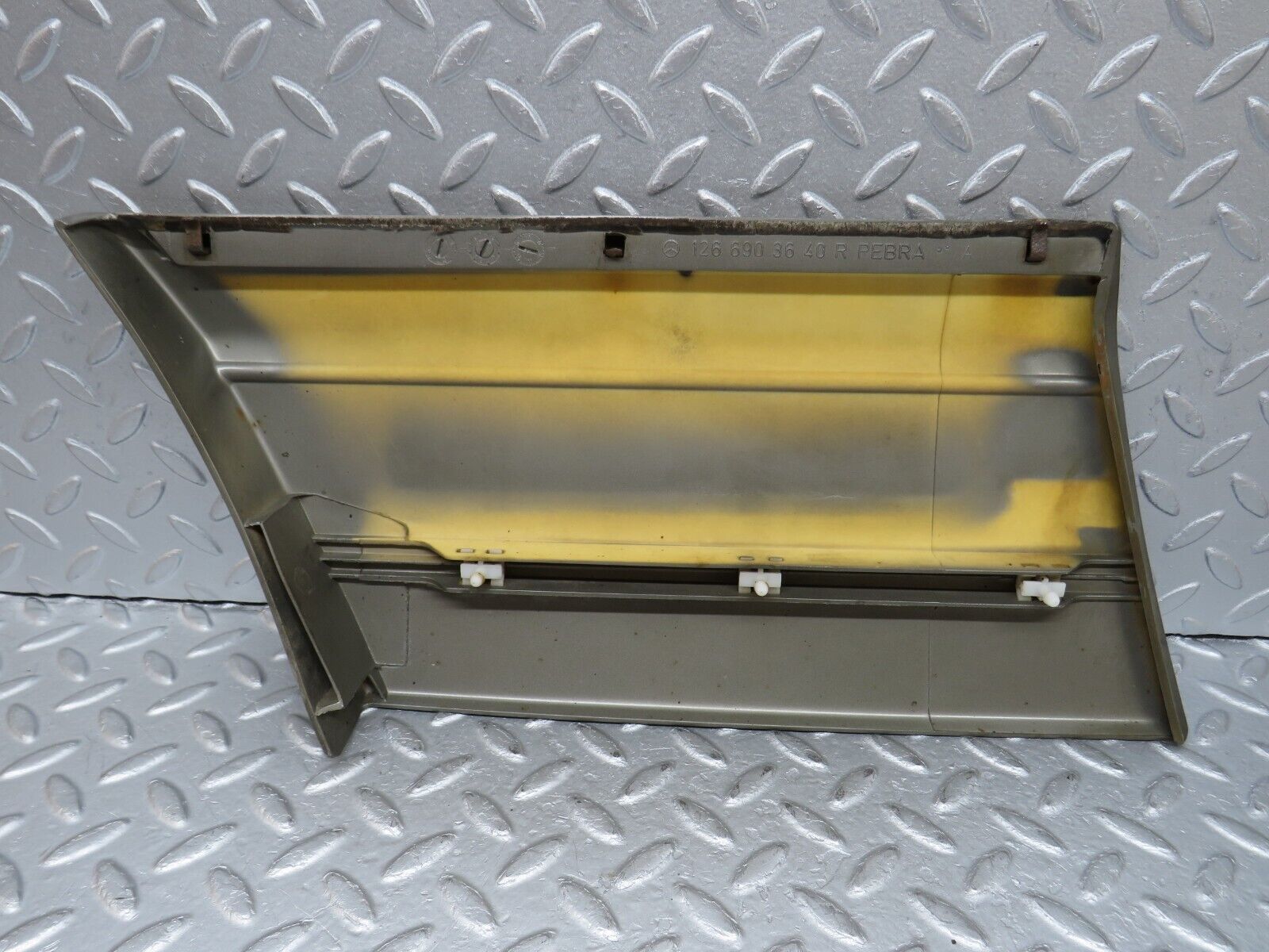 35967 Mercedes-Benz W126 420SE Front Right Fender Wing Moulding Trim 1266903640