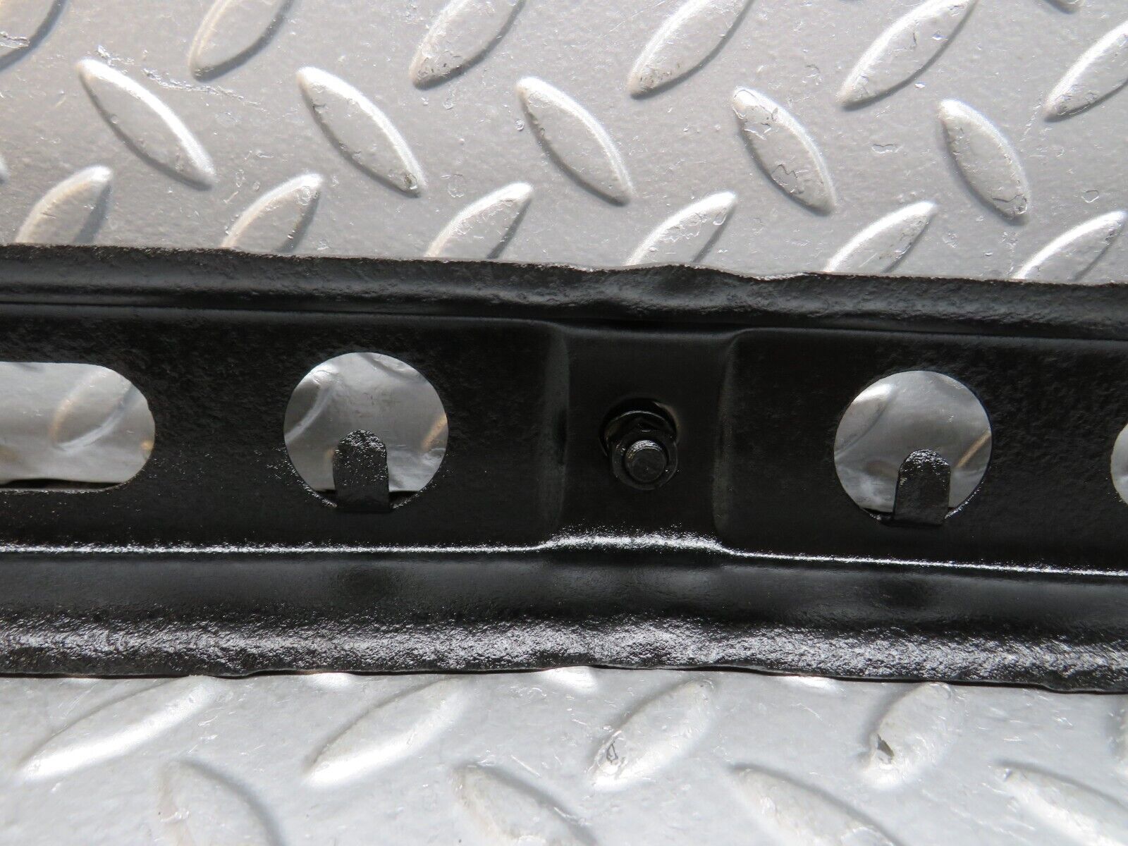 29637 Mercedes-Benz W123 230E Front Bumper Centre Bracket