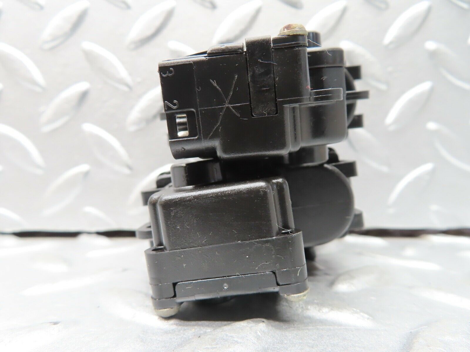 20190 Mercedes-Benz R129 300SL Coupe Heater Box Vacuum Actuator 2pcs