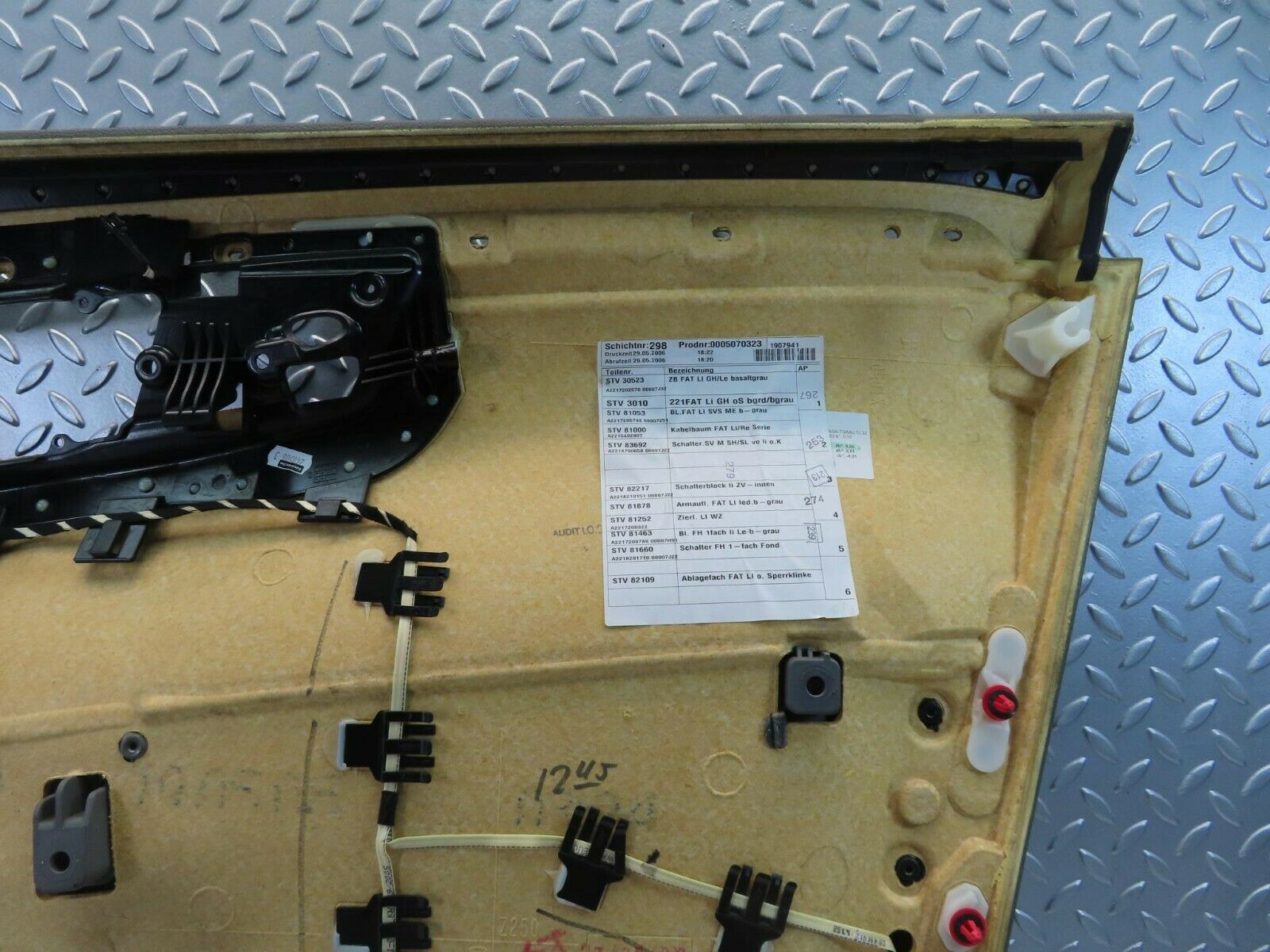 11164 Mercedes-Benz W221 S320 Front Left Door Card