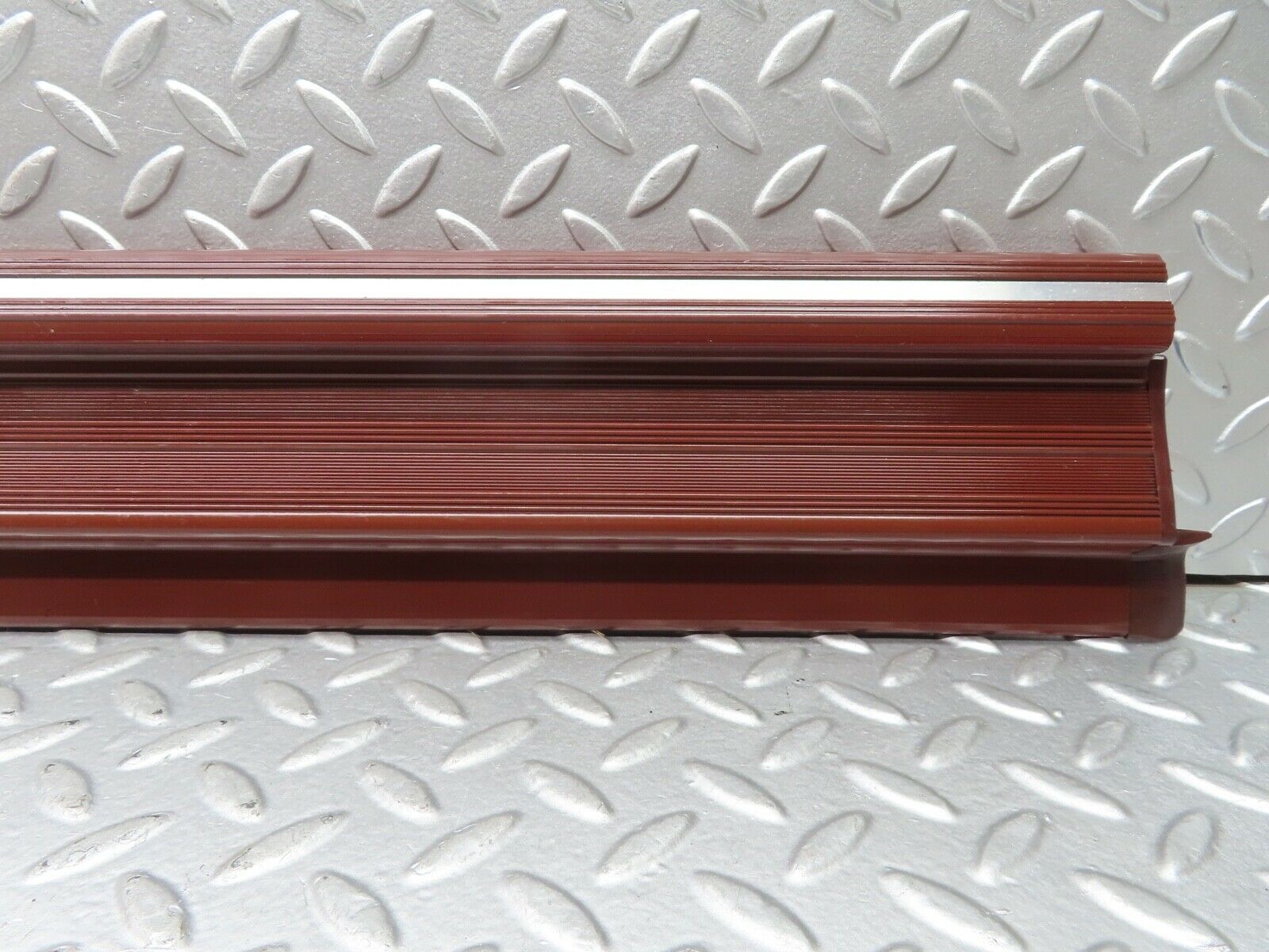 21485 Mercedes-Benz W126 300SE Front Left Door Sill Cover Burgundy Red