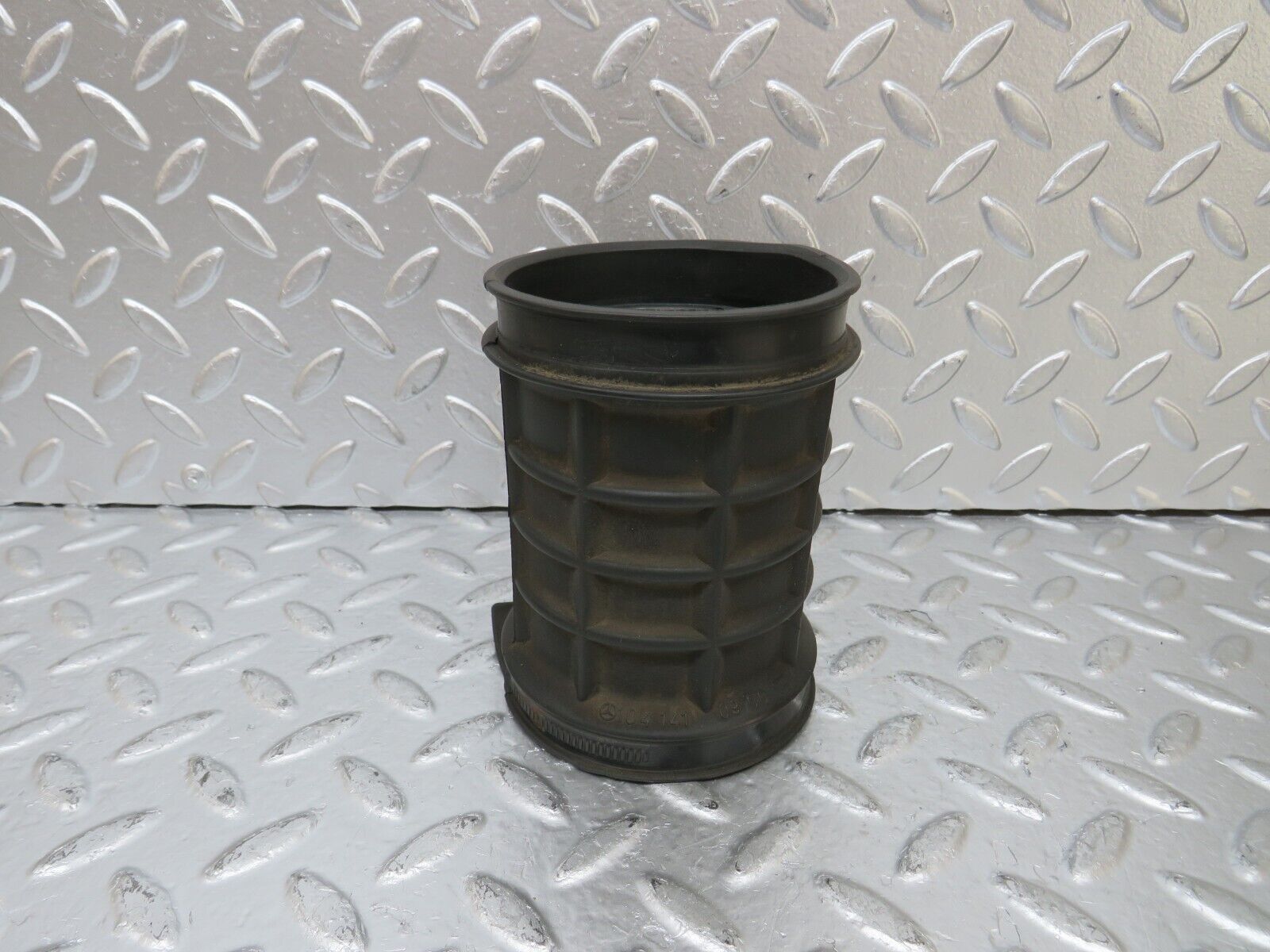 25840 Mercedes-Benz W124 280E Air Intake Pipe 1041410990