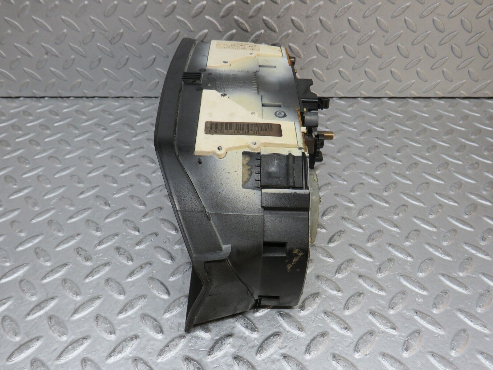 37980 Mercedes-Benz A124 320E Cabriolet Instrument Cluster VDO 1244406447 1245421965