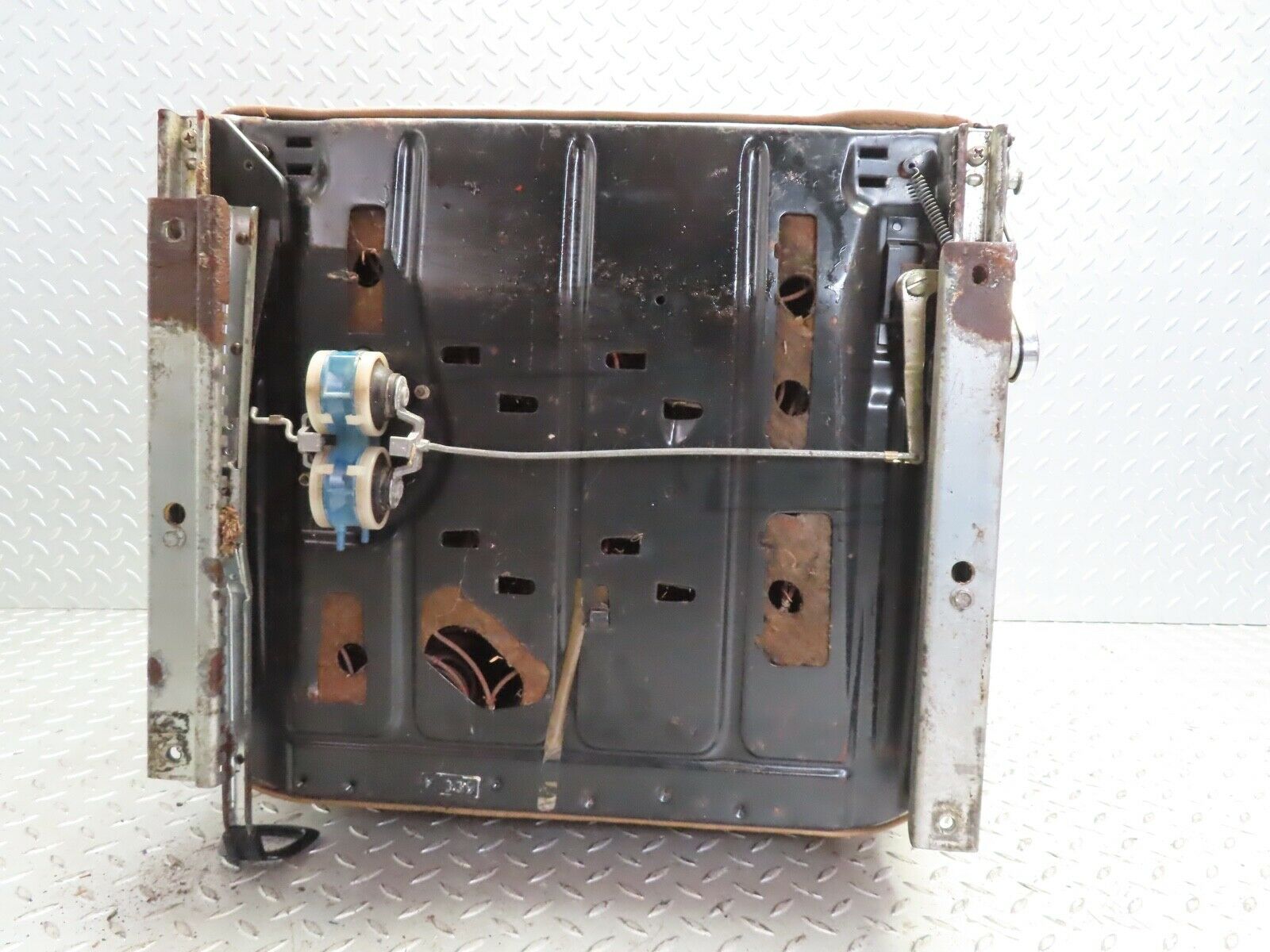 20218 Mercedes-Benz W114 280CE Coupe Front Right Seat Beige