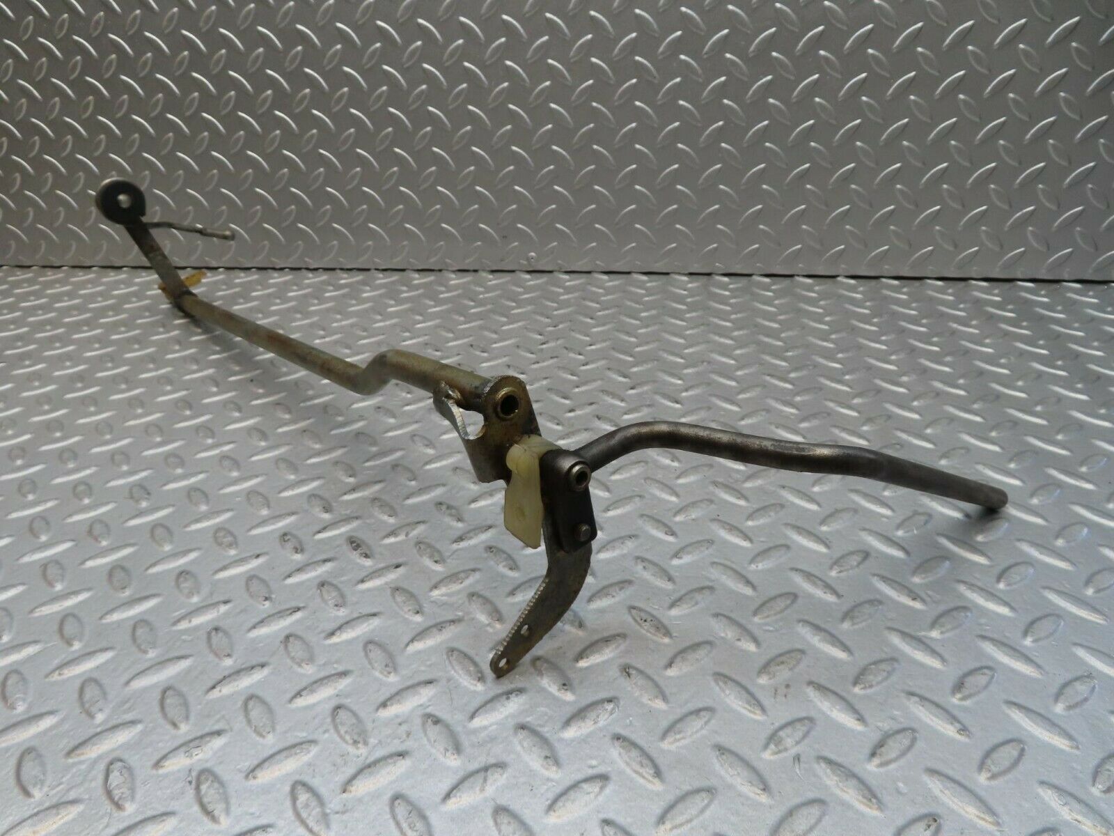16597 Mercedes-Benz C107 380SLC Accelerator Pedal Linkage