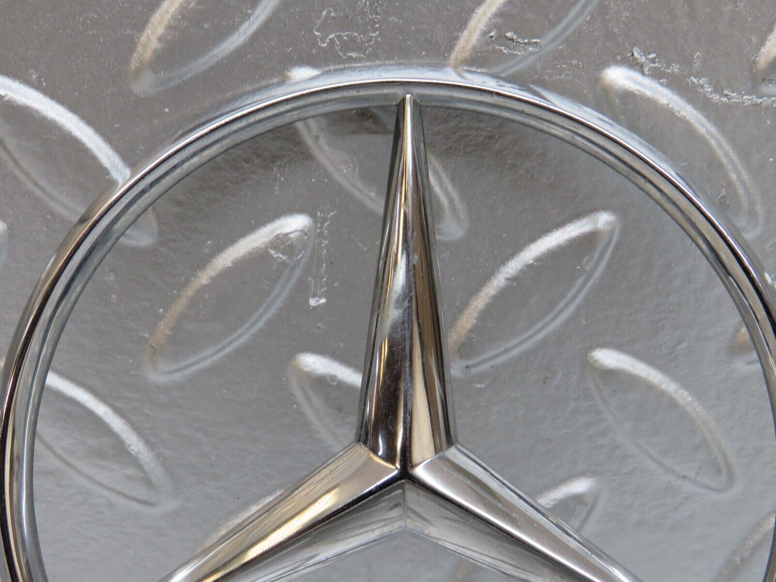 29473 Mercedes-Benz W124 230E Chrome Rear Emblem 2017580058