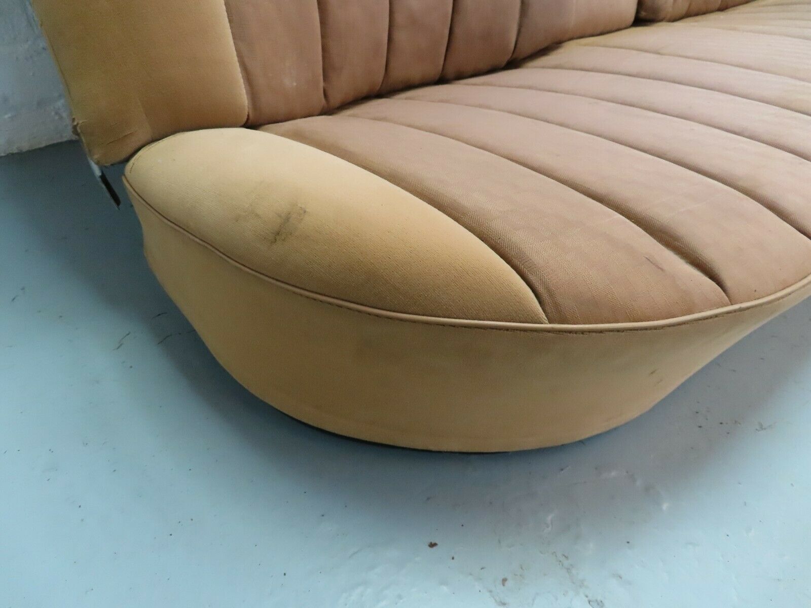 6322 Mercedes-Benz W126 380SE Rear Seat Palomino 1269200650