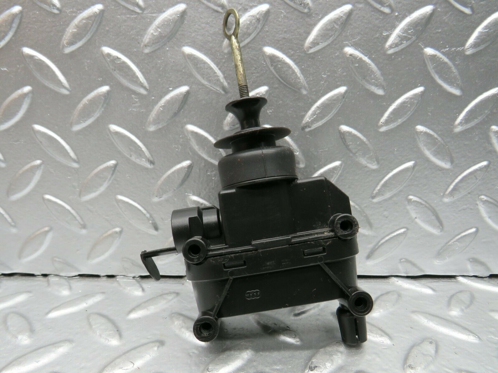 22493 Mercedes-Benz C124 E220 Coupe Door Lock Vacuum Actuator