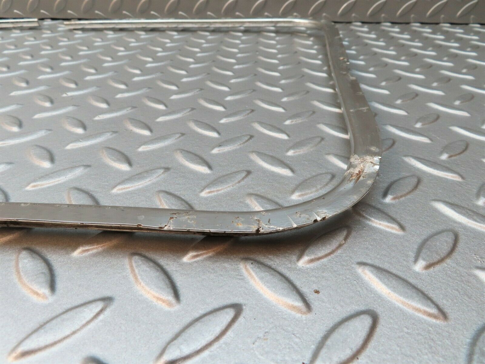 2046 Mercedes-Benz W105 219 PONTON Rear Left Door Chrome Trim