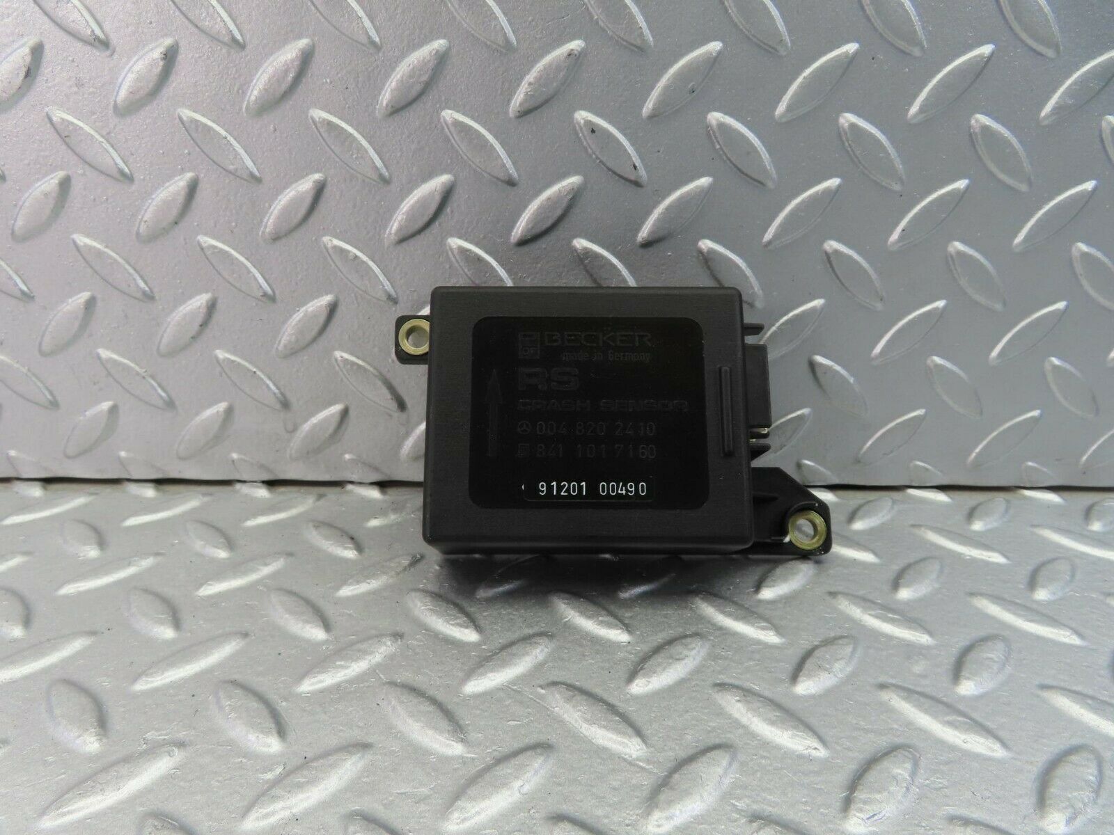 10457 Mercedes-Benz W201 190E Crash Sensor 0048202410