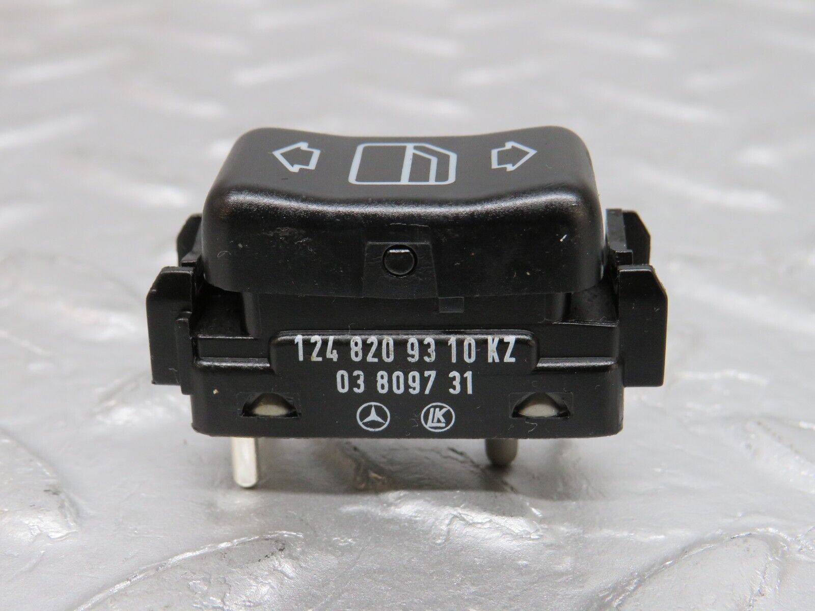 38086 Mercedes-Benz A124 320E Electric Window Switch Left Side 1248209310