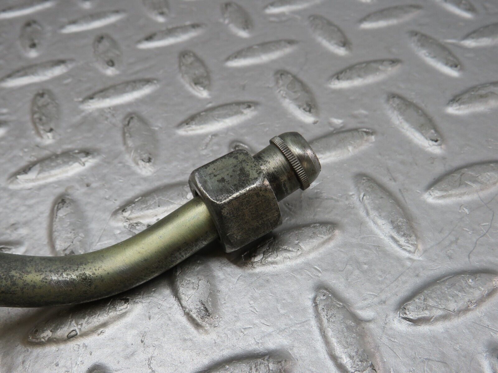 36308 Mercedes-Benz W126 420SE Oil Pipe Line