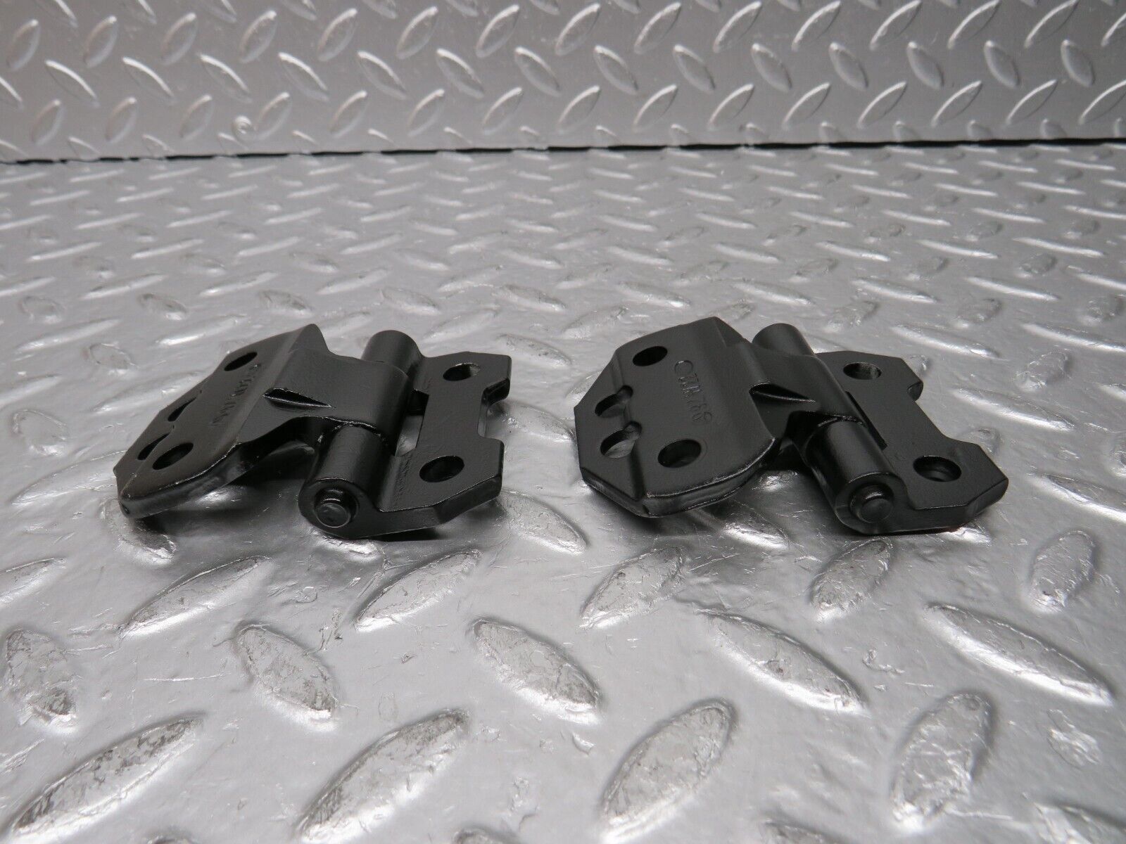 30391 Mercedes-Benz W124 230E Right Door Hinge Pair