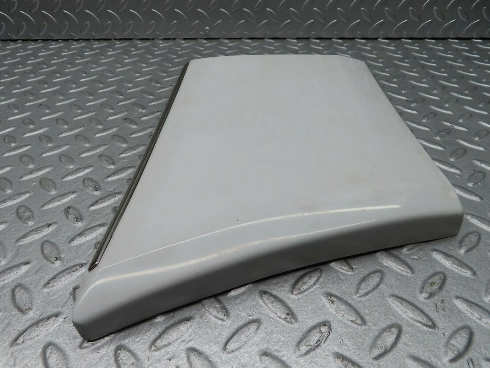 16325 Mercedes-Benz W124 260E Front Left Fender Wing Lower Moulding Trim 1246901340