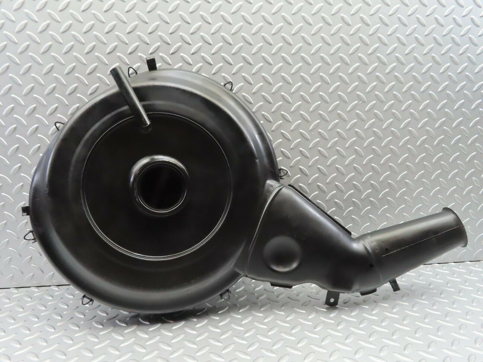 7058 Mercedes-Benz C107 350SLC Coupe Air Filter Housing Box 0070942702