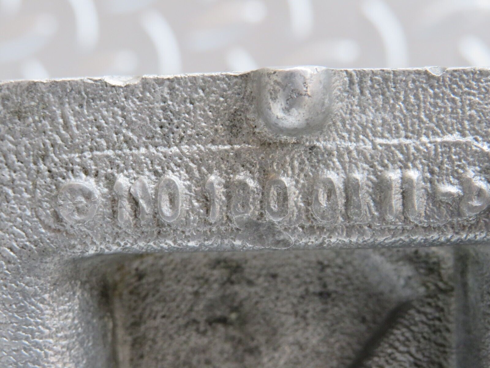 25093 Mercedes-Benz W123 Oil Filter Housing 1101800111